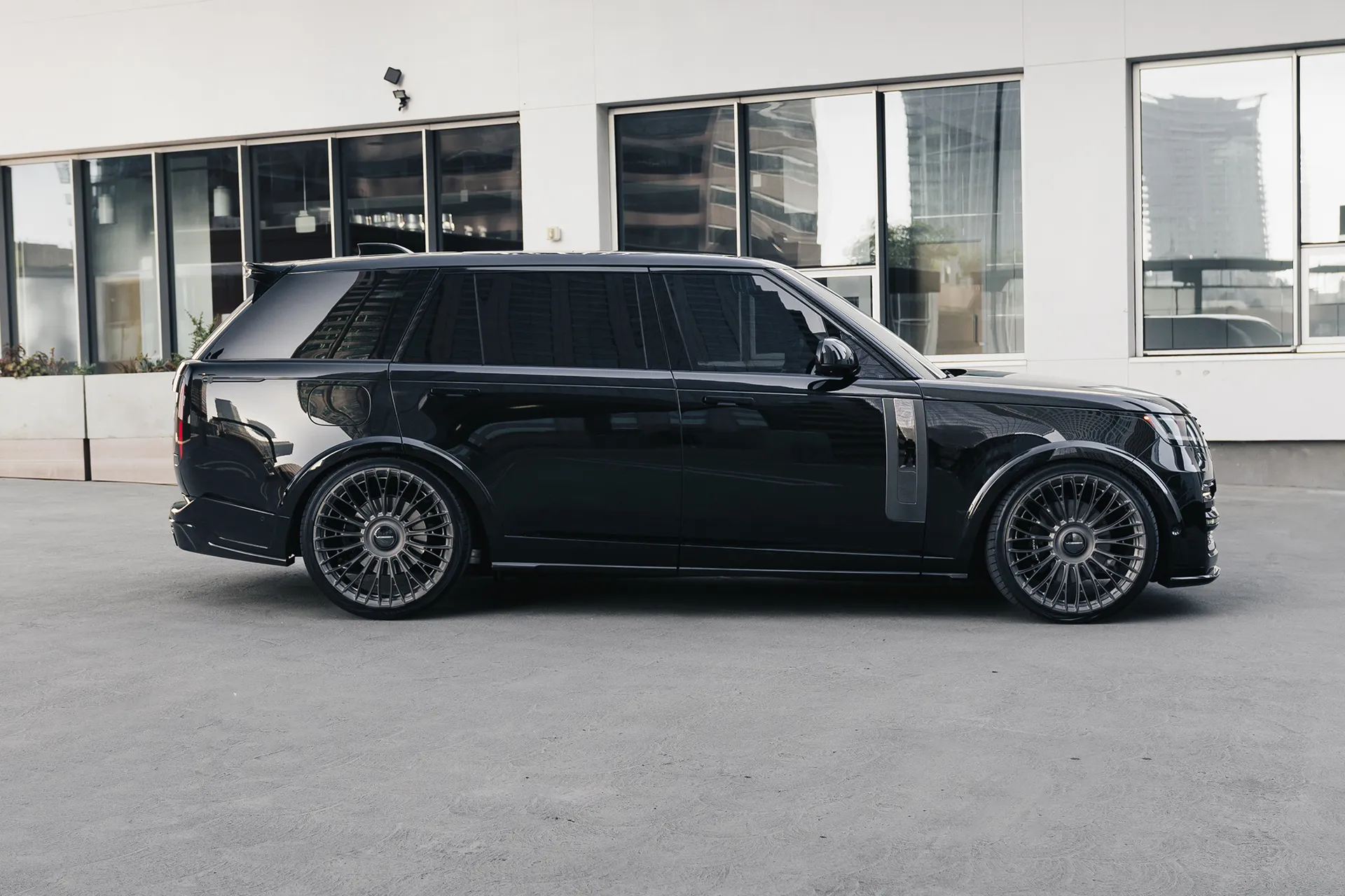 Desenhada sob medida para aplicações Range Rover e Rolls-Royce