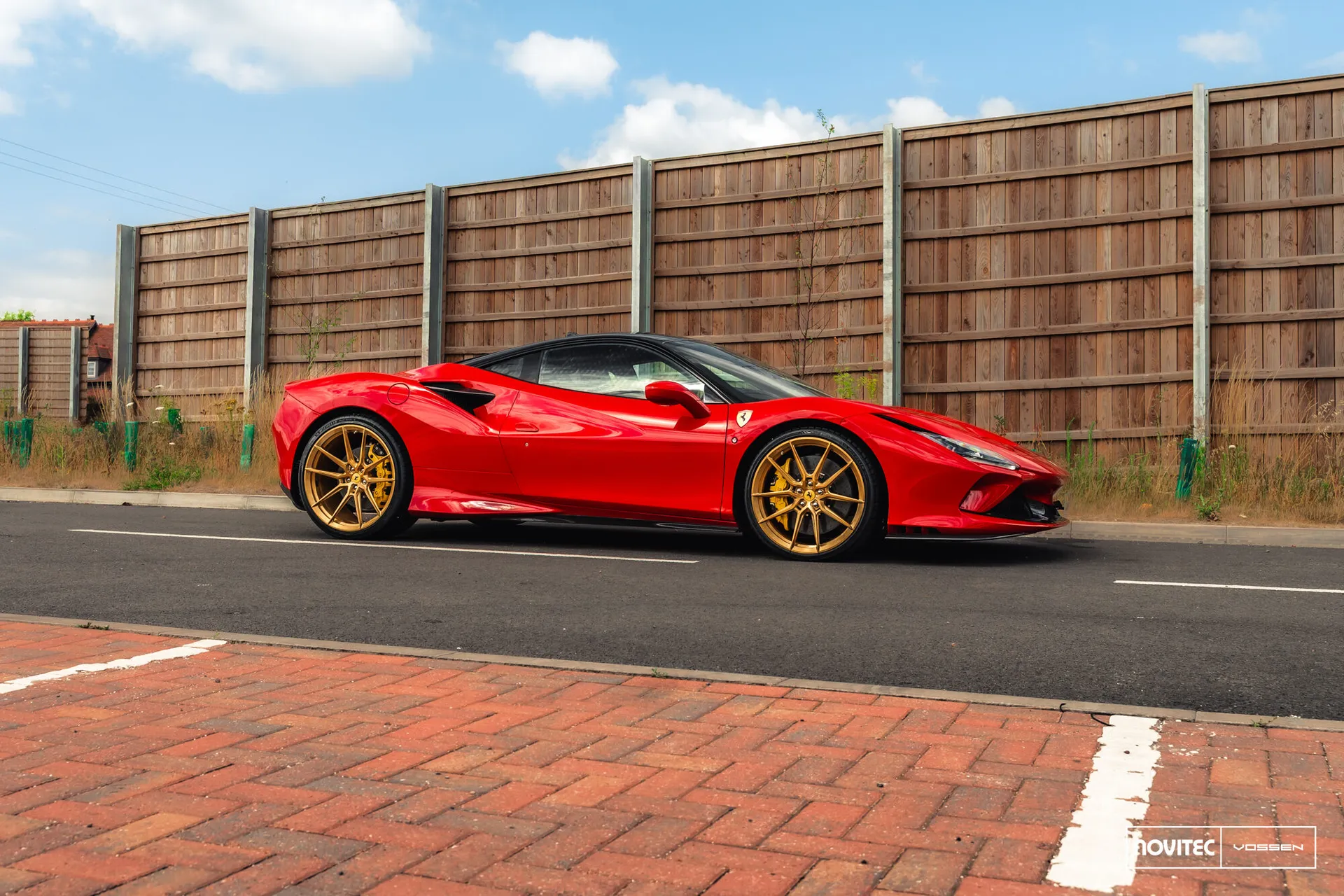 Ferrari F8, 12