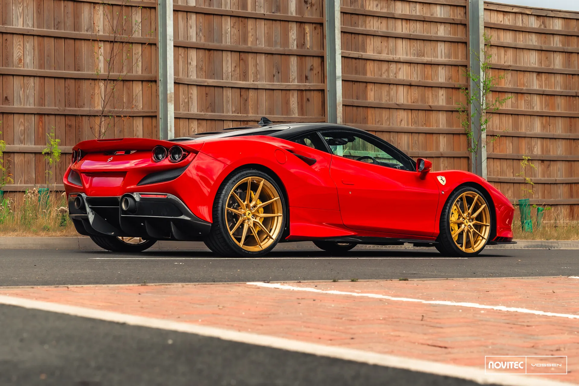 Ferrari F8, 9