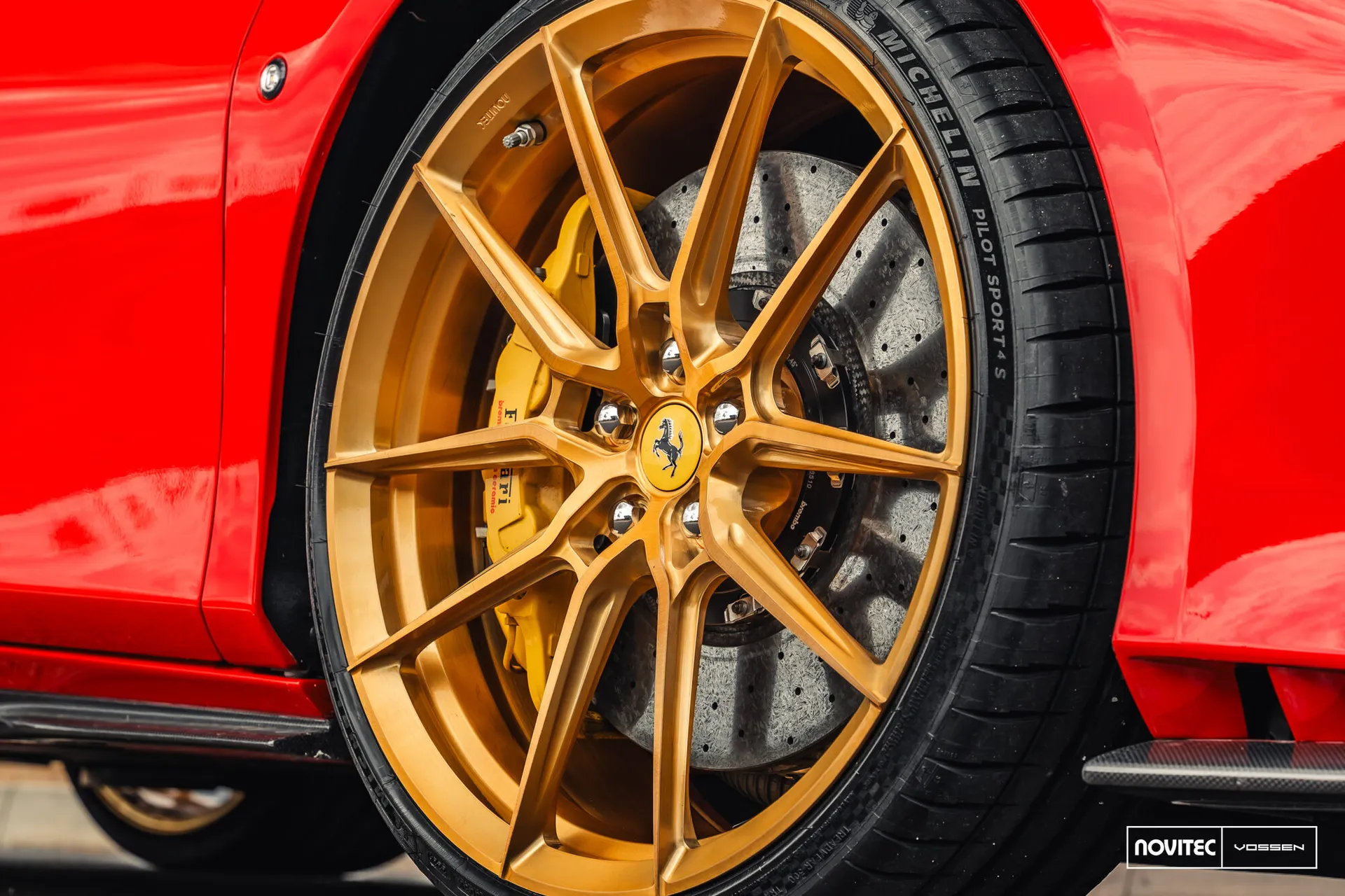 Ferrari F8, 6