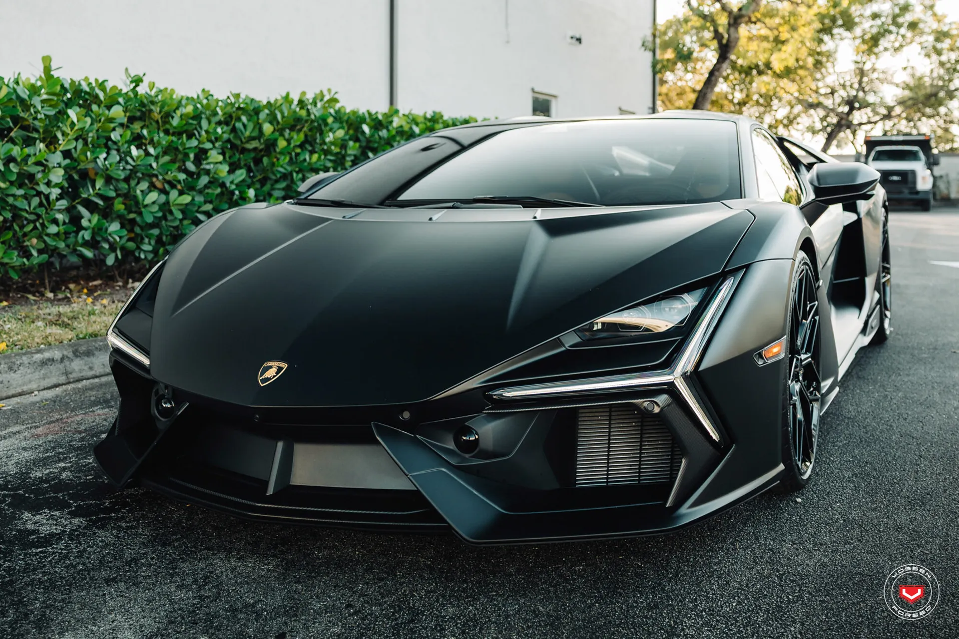 Lamborghini Revuelto, 13
