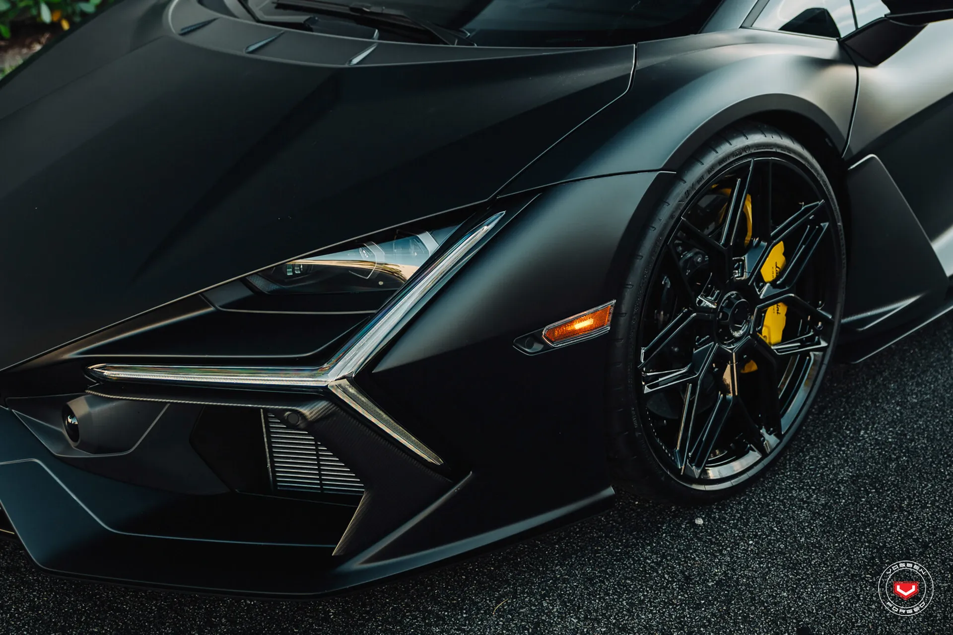 Lamborghini Revuelto, 12
