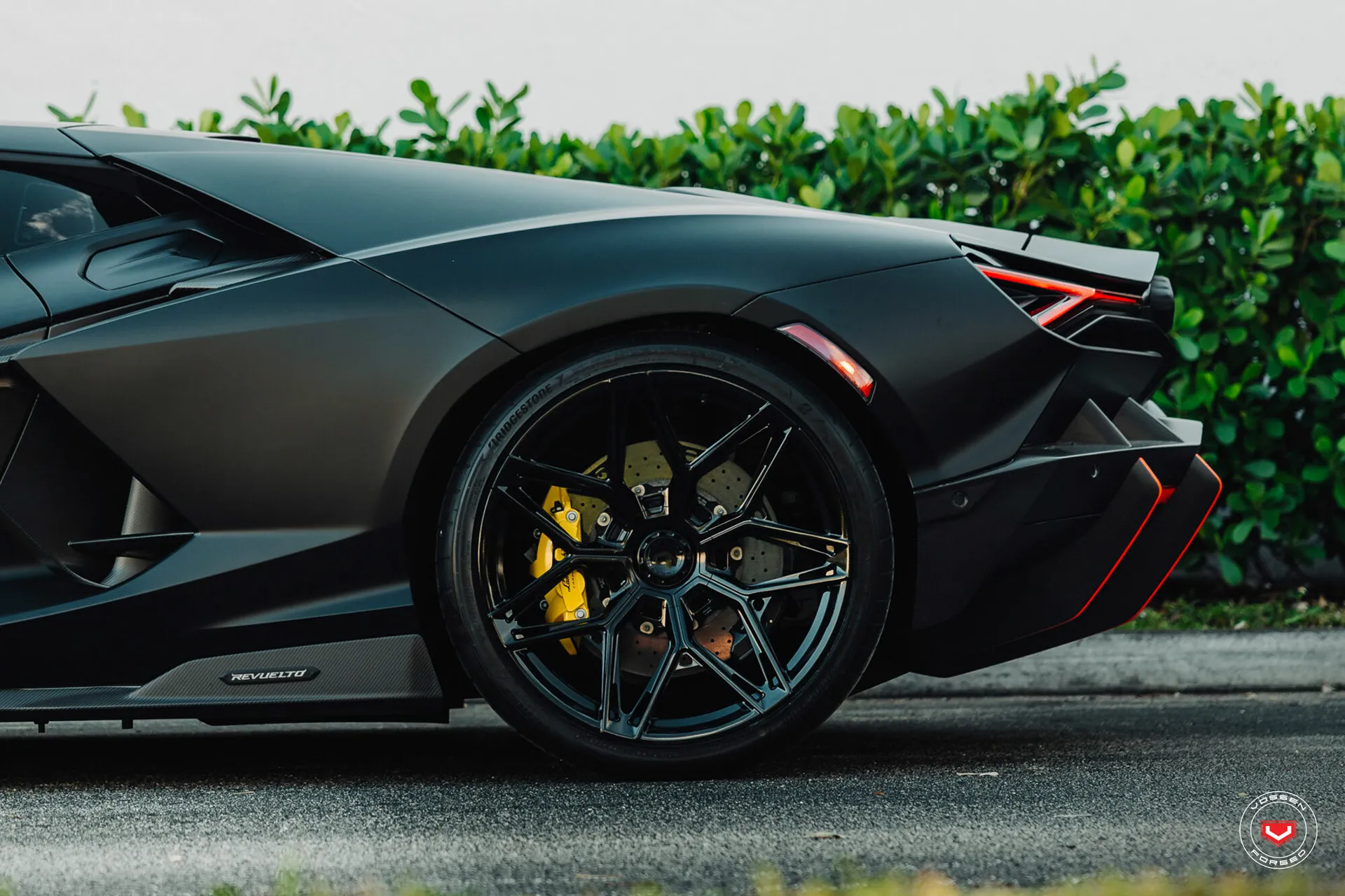 Lamborghini Revuelto, 10