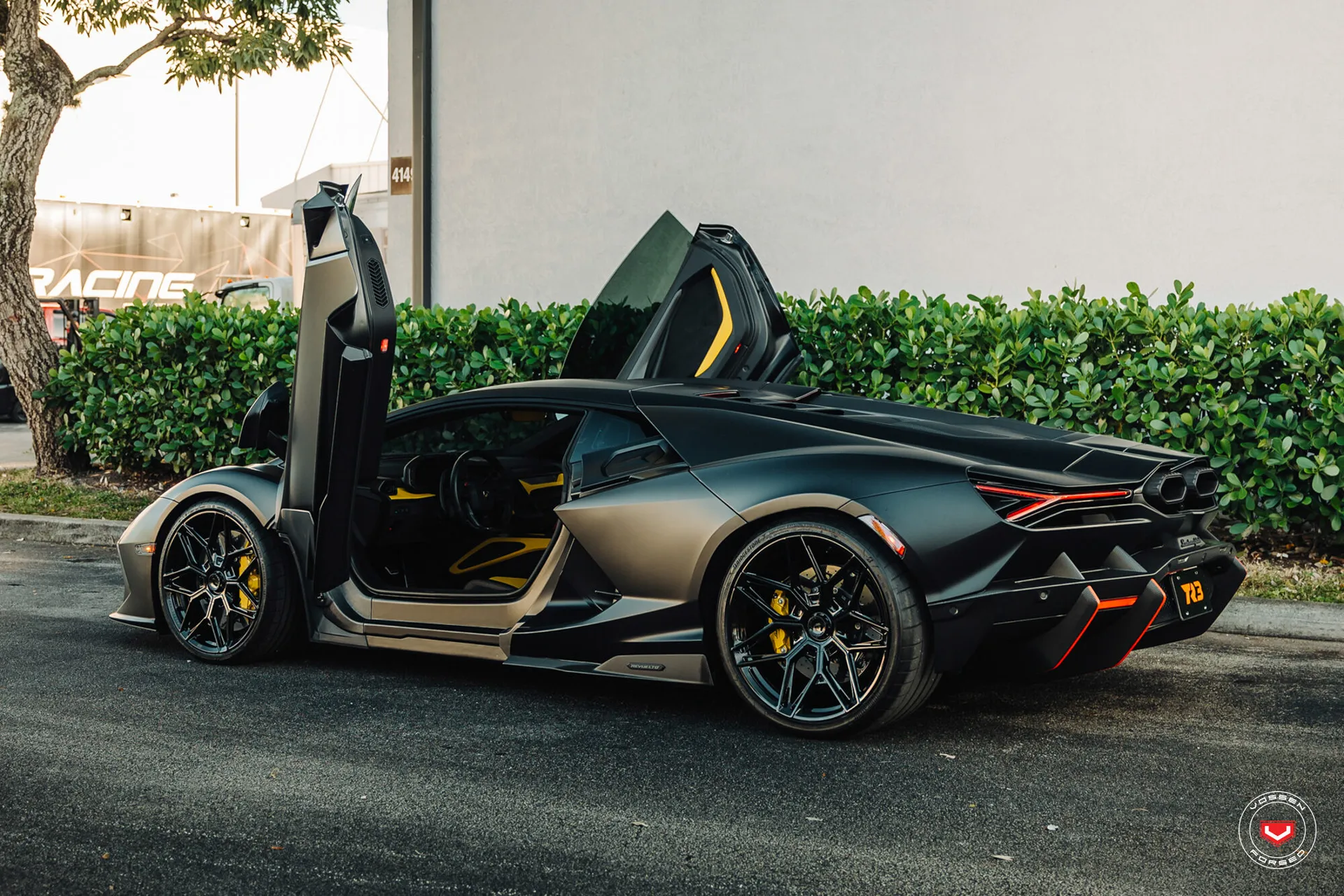 Lamborghini Revuelto, 2
