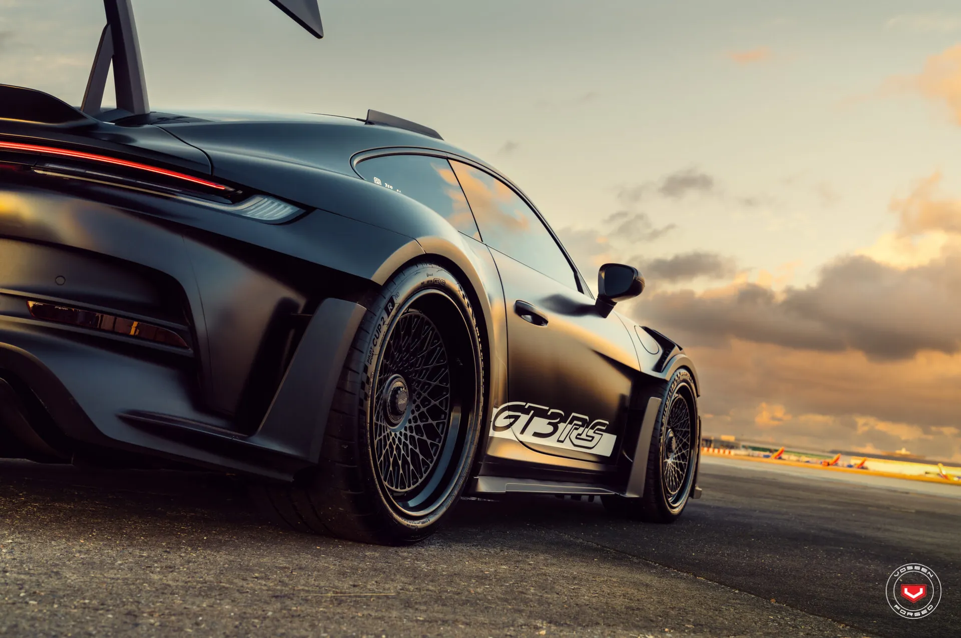 Porsche 992, 7