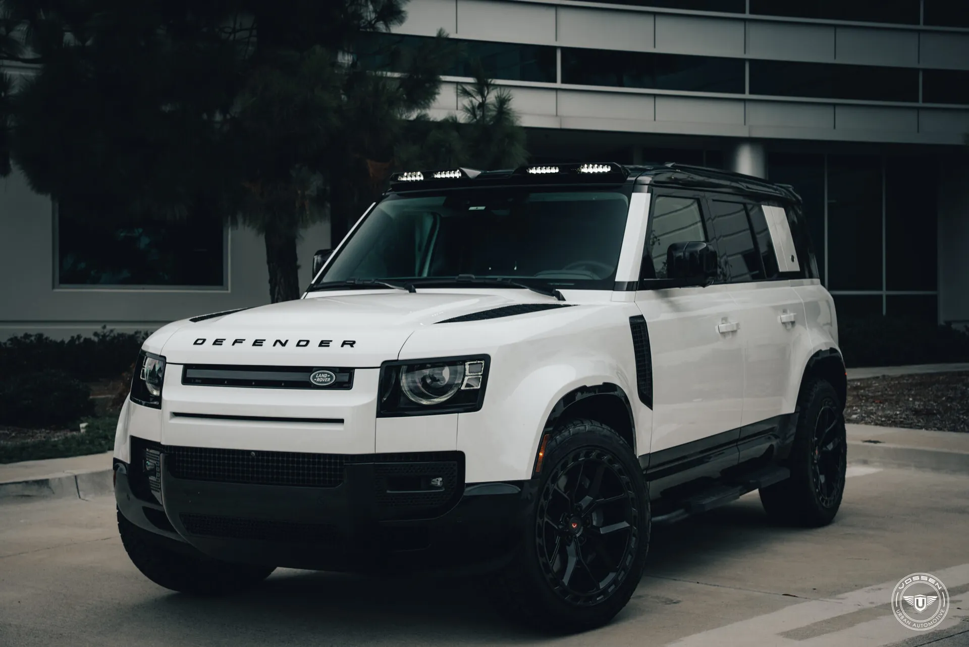 Land Rover Defender, 6