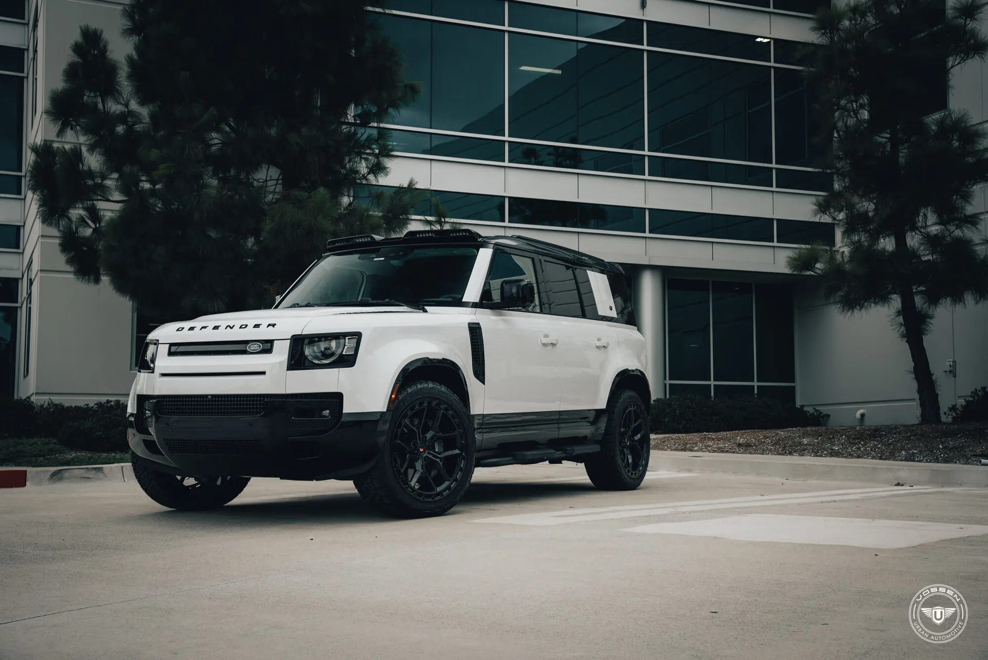 Land Rover Defender, 4