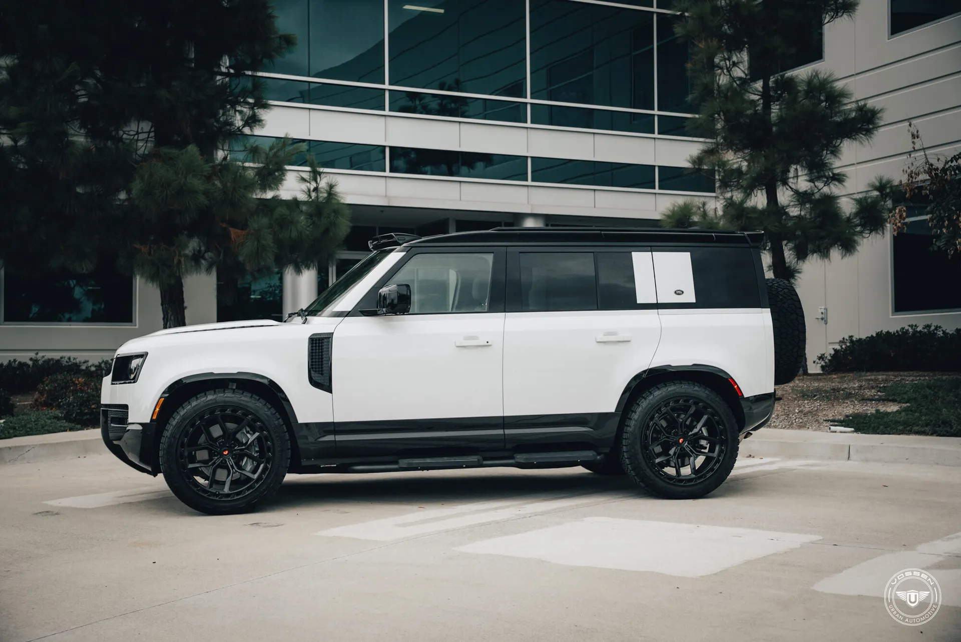 Land Rover Defender, 1