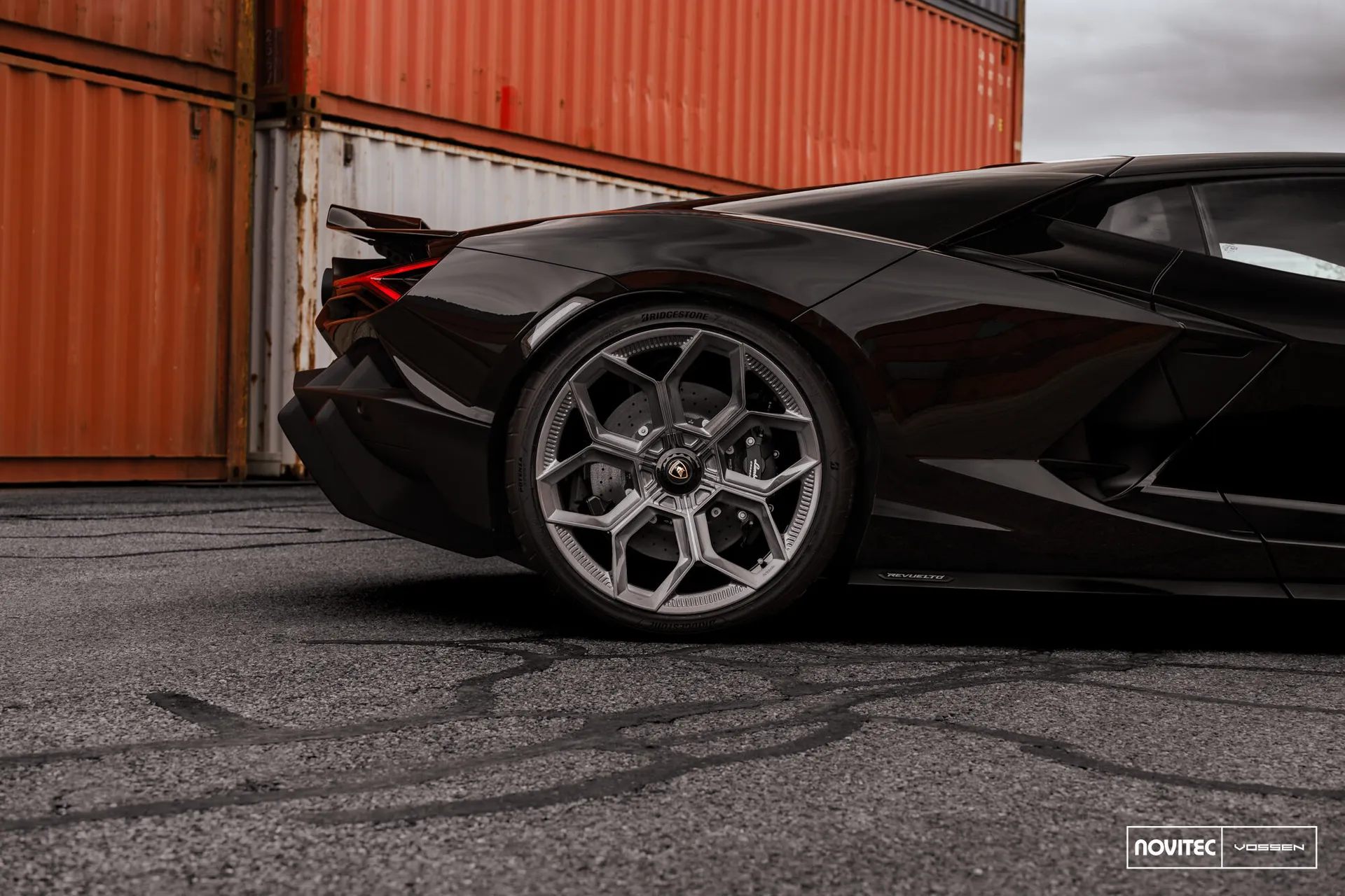 Lamborghini Revuelto, 28