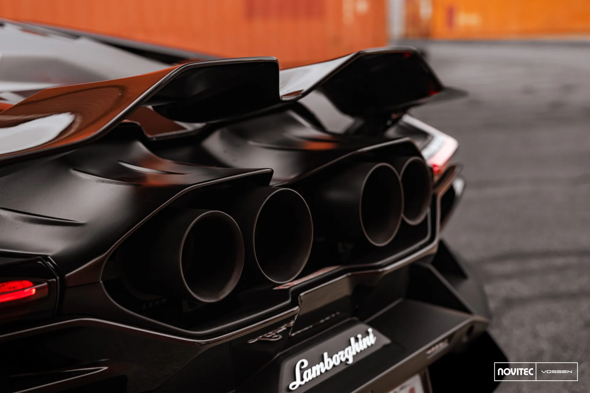 Lamborghini Revuelto, 12