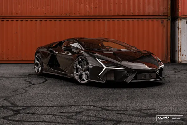 Lamborghini Revuelto