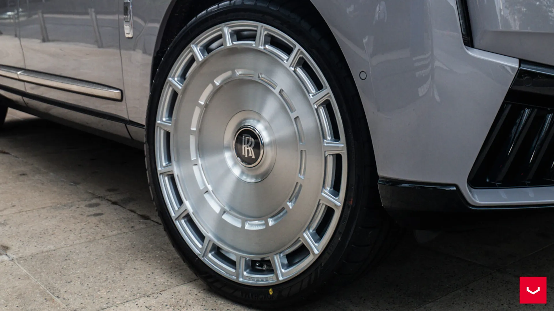 Rolls Royce Cullinan, 5