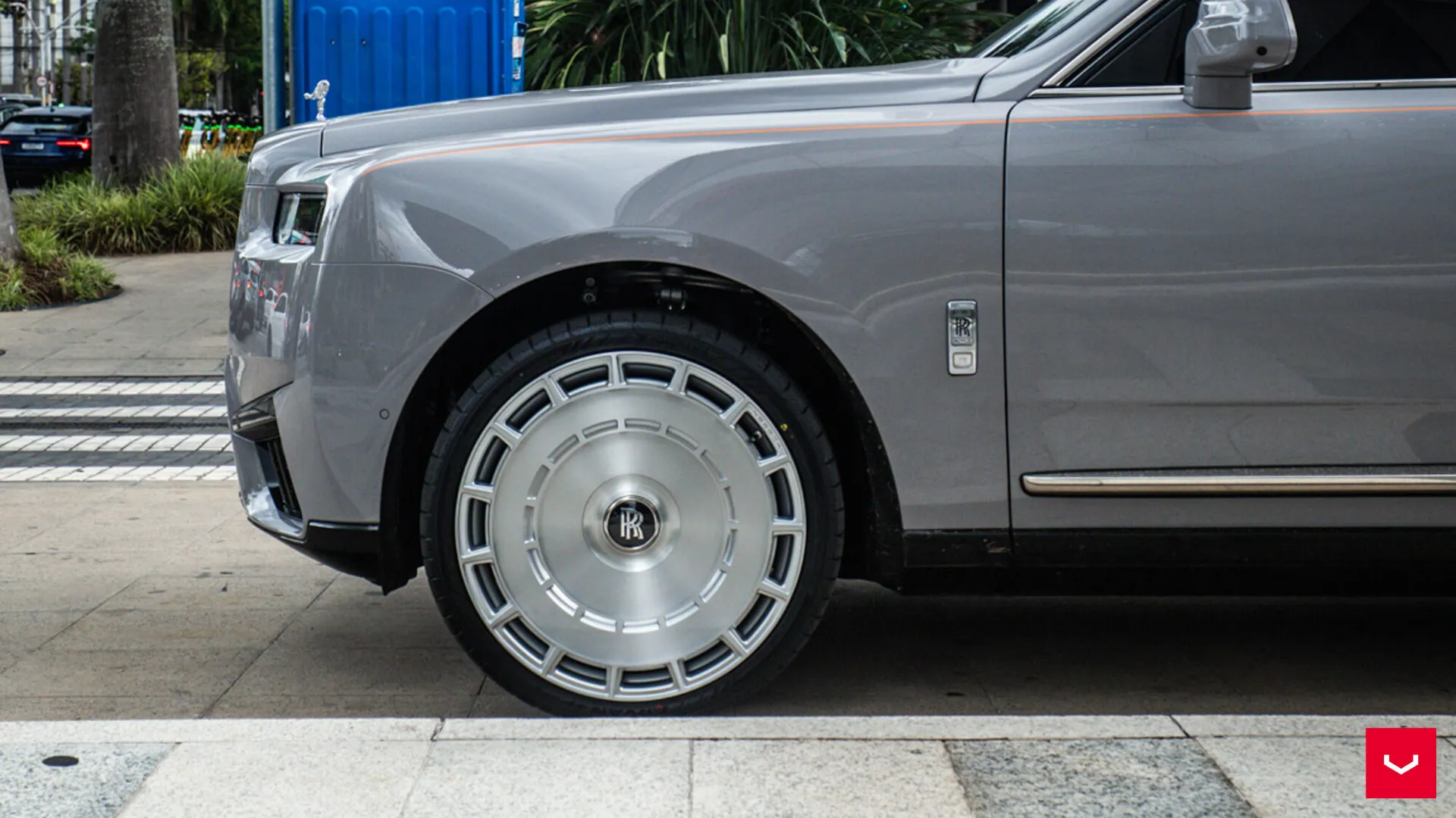 Rolls Royce Cullinan, 3