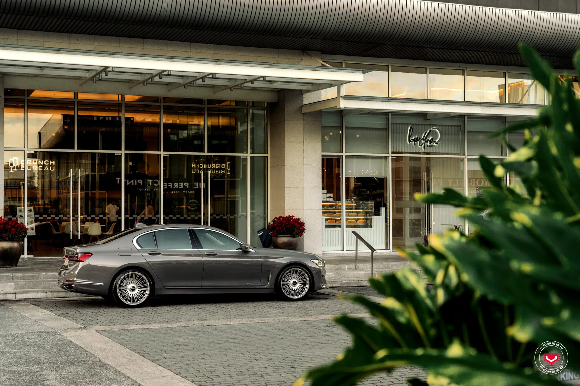BMW 7 Series, 16