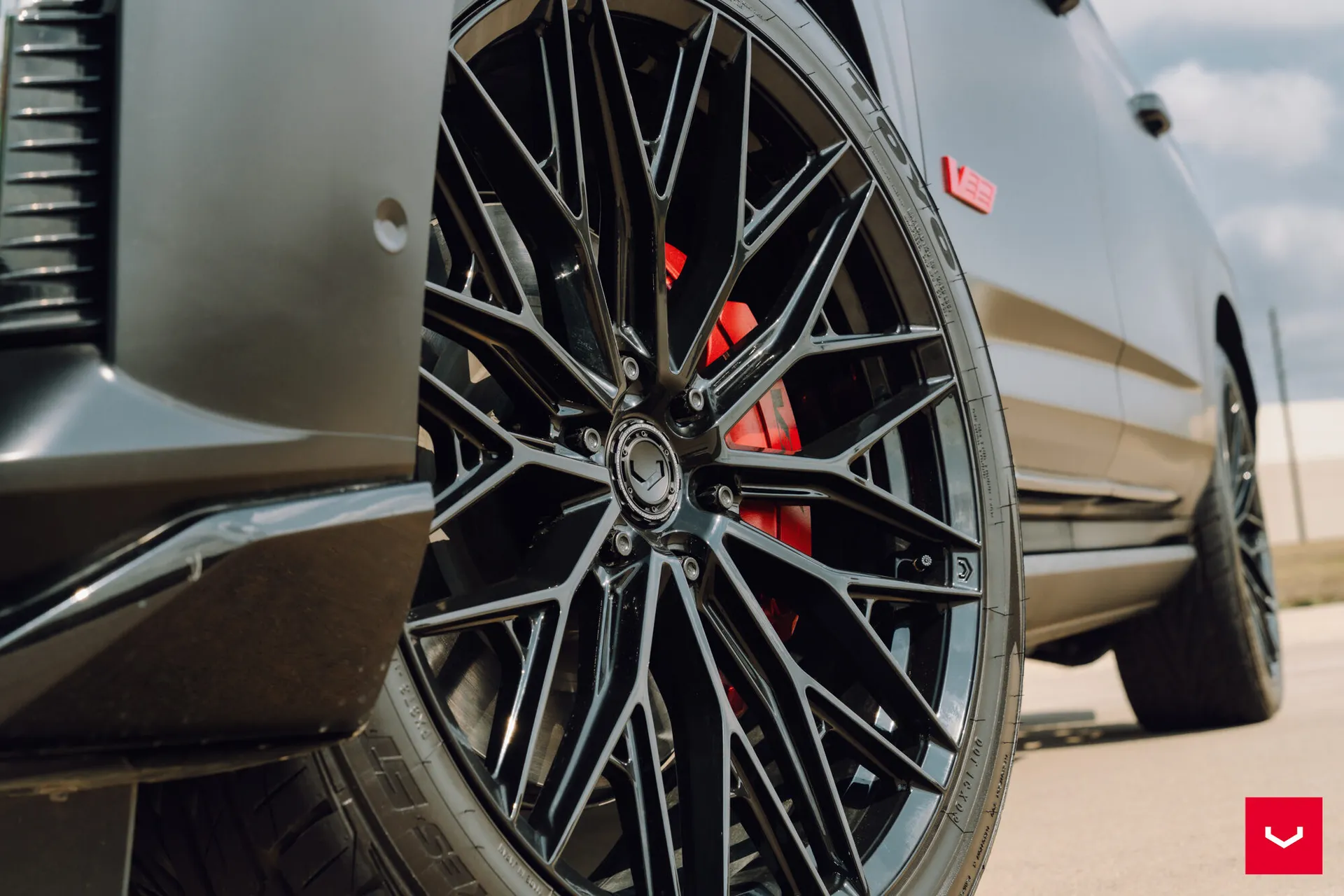 Cadillac Escalade, 13