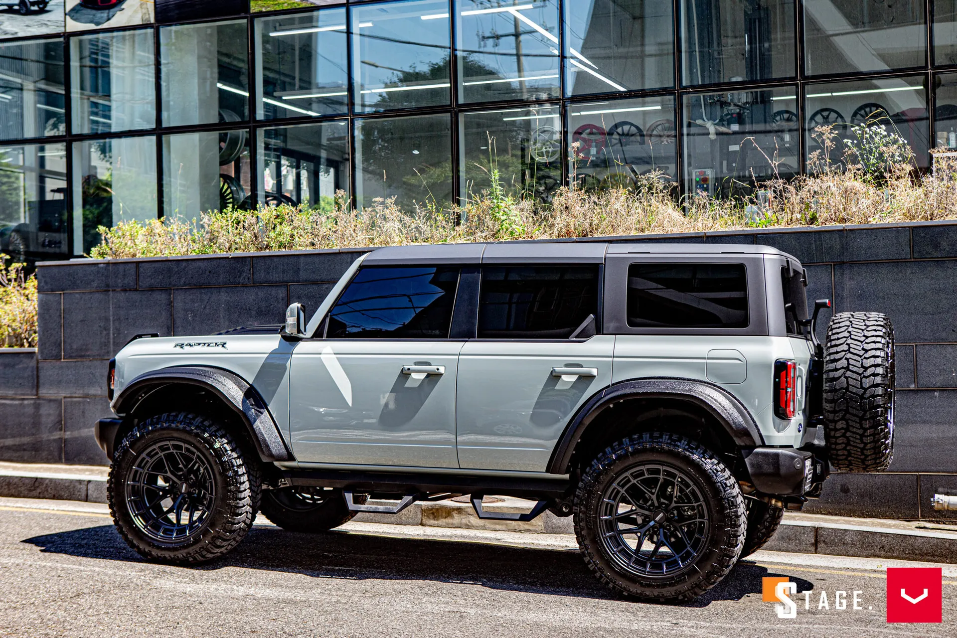 Ford Bronco, 8