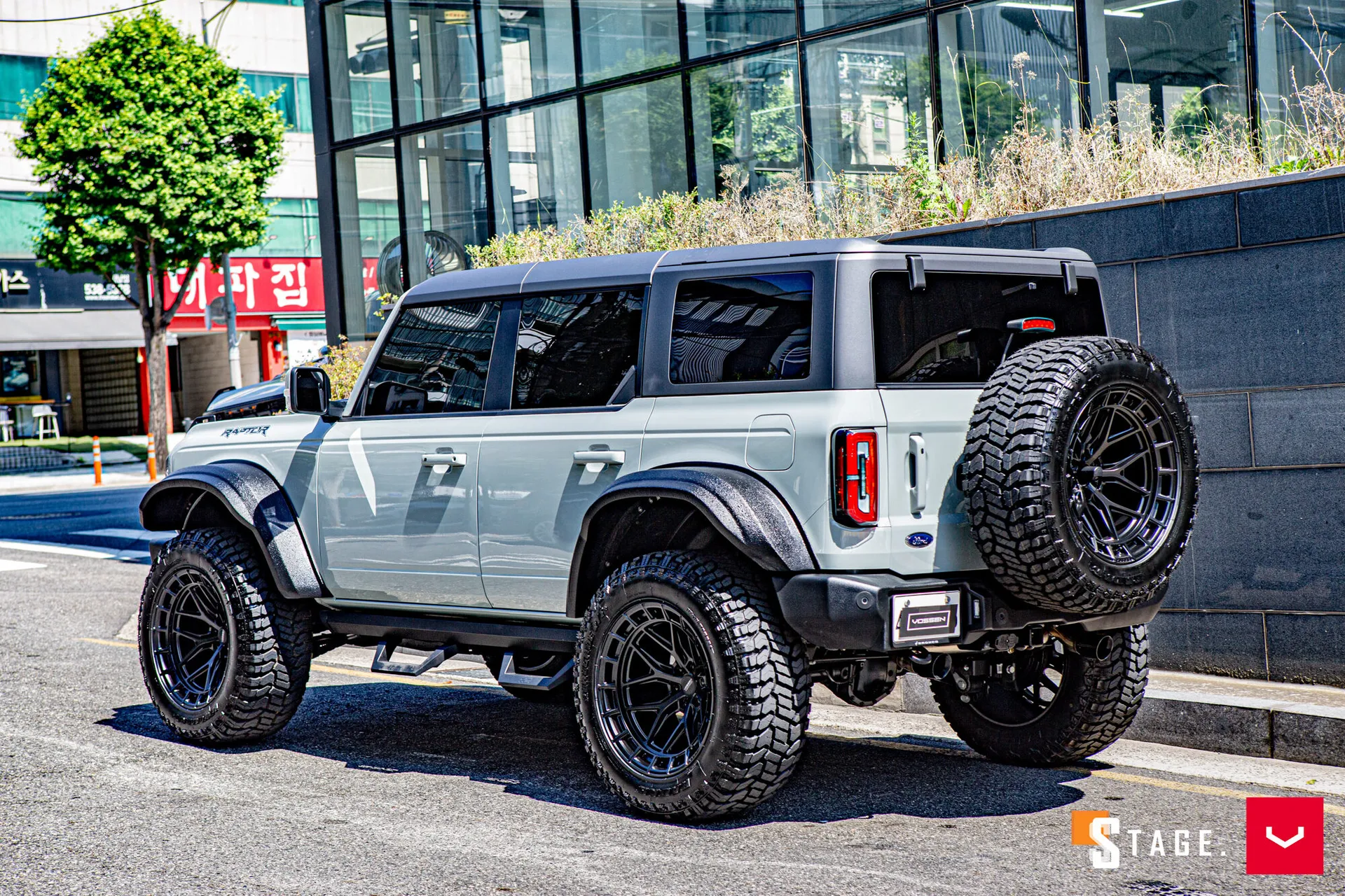 Ford Bronco, 3