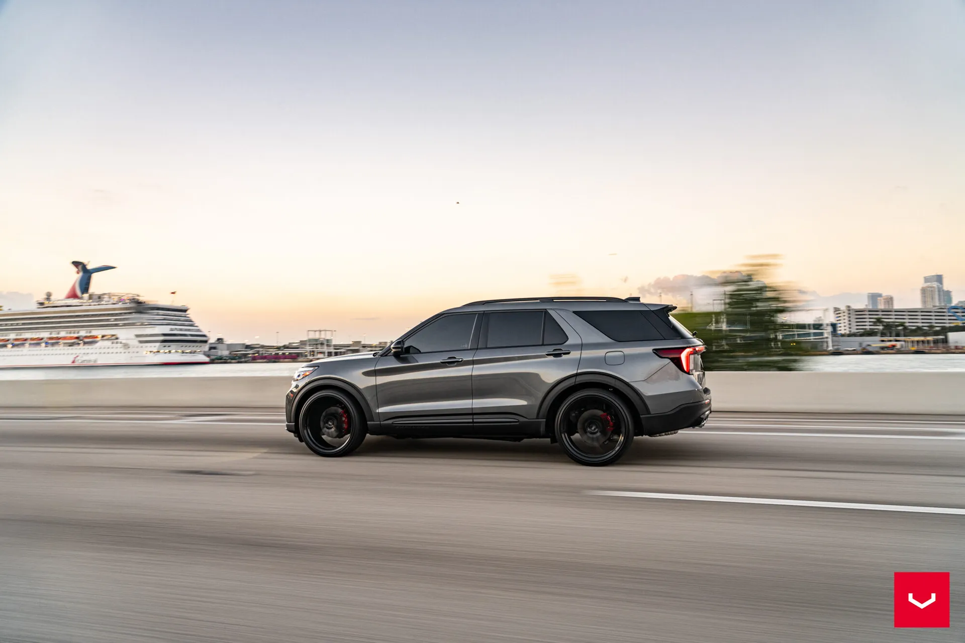 Ford Explorer, 23
