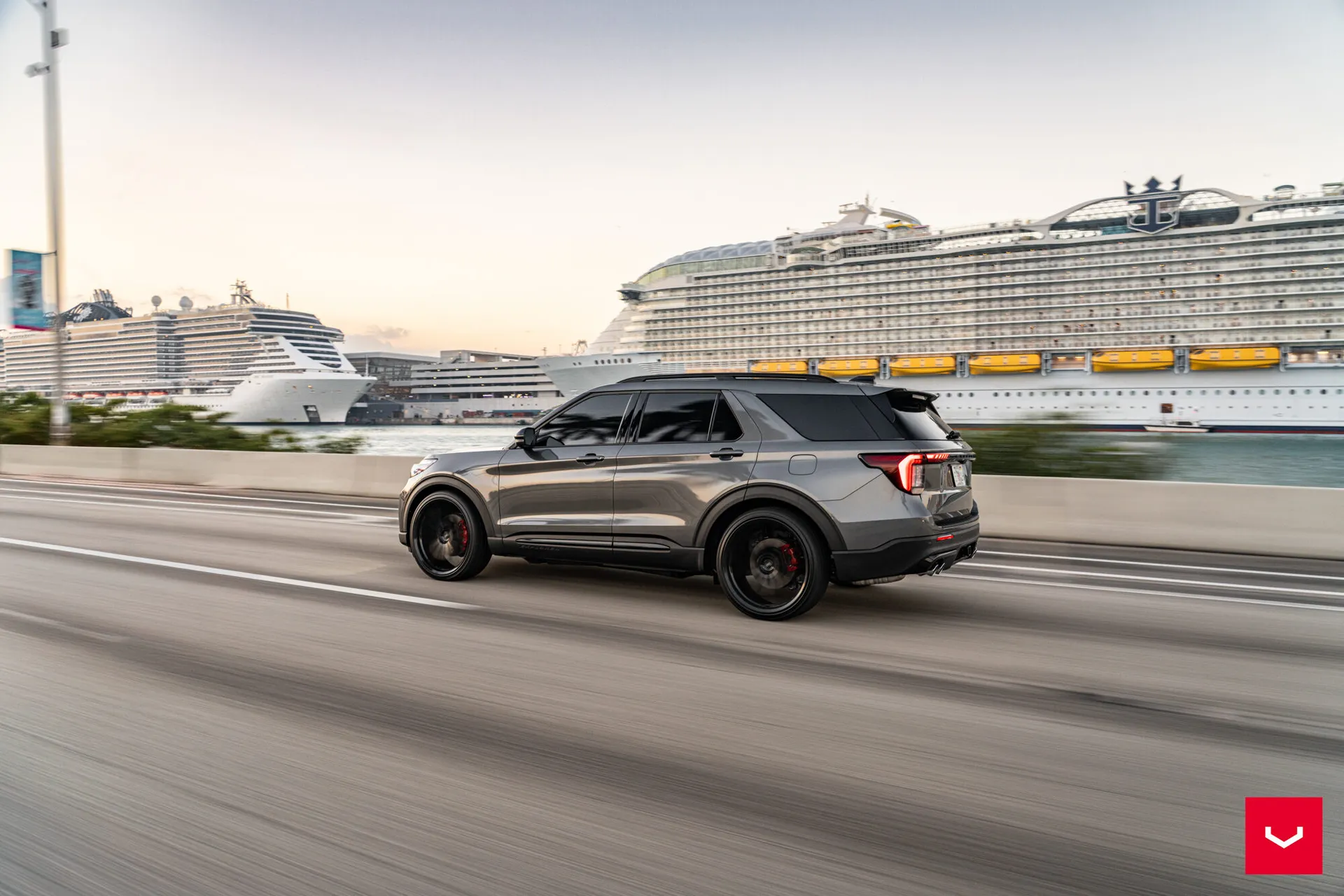 Ford Explorer, 18