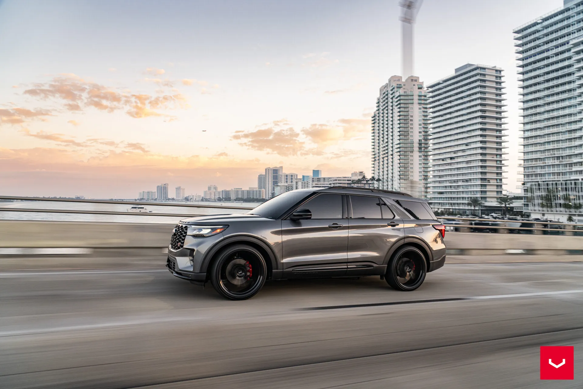Ford Explorer, 16