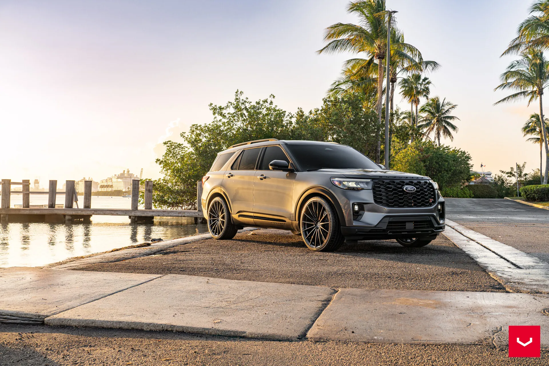 Ford Explorer, 1