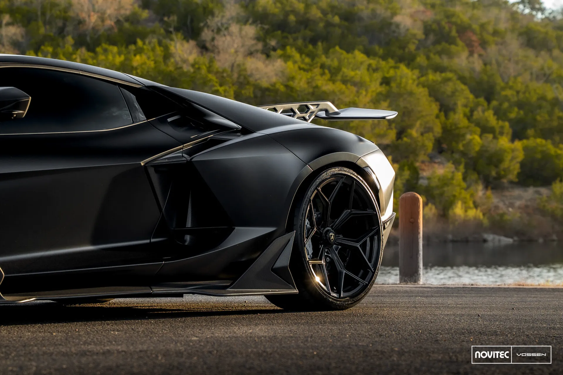 Lamborghini Revuelto, 10
