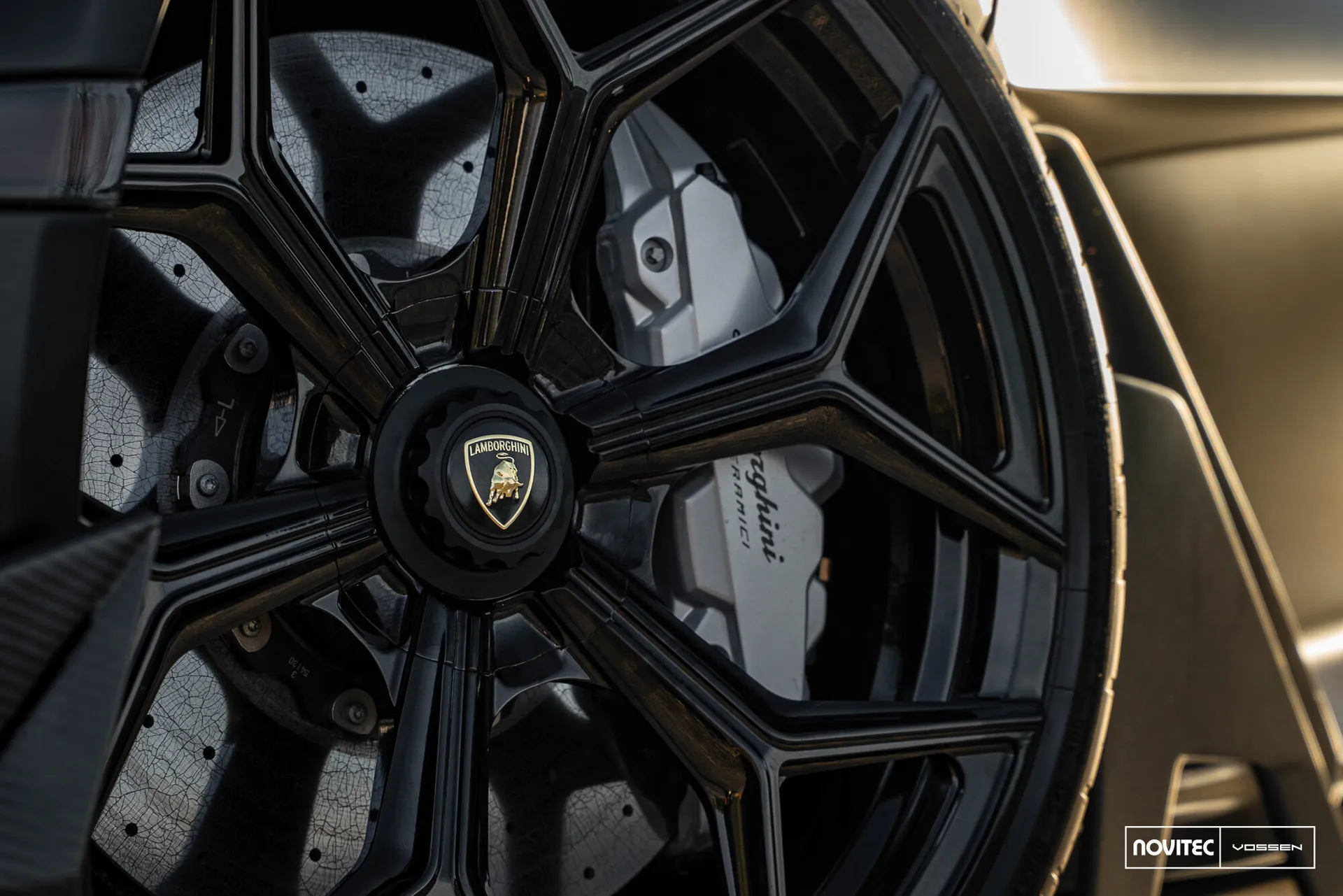 Lamborghini Revuelto, 8
