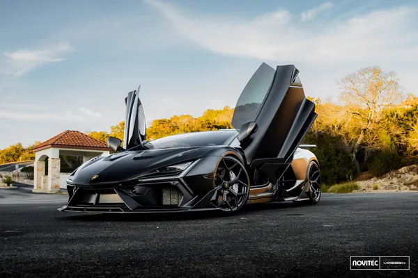 Lamborghini Revuelto