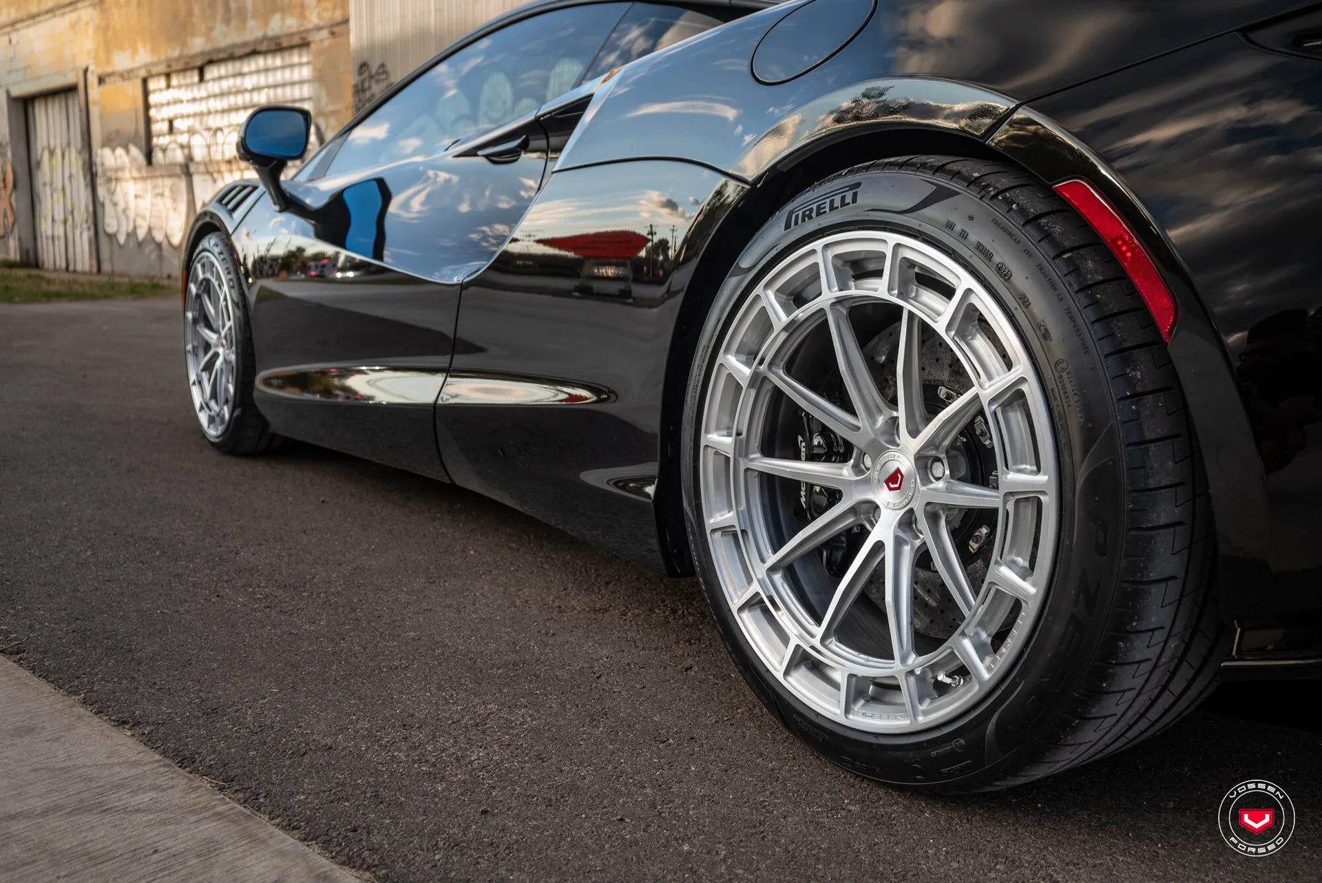 McLaren Artura, 3