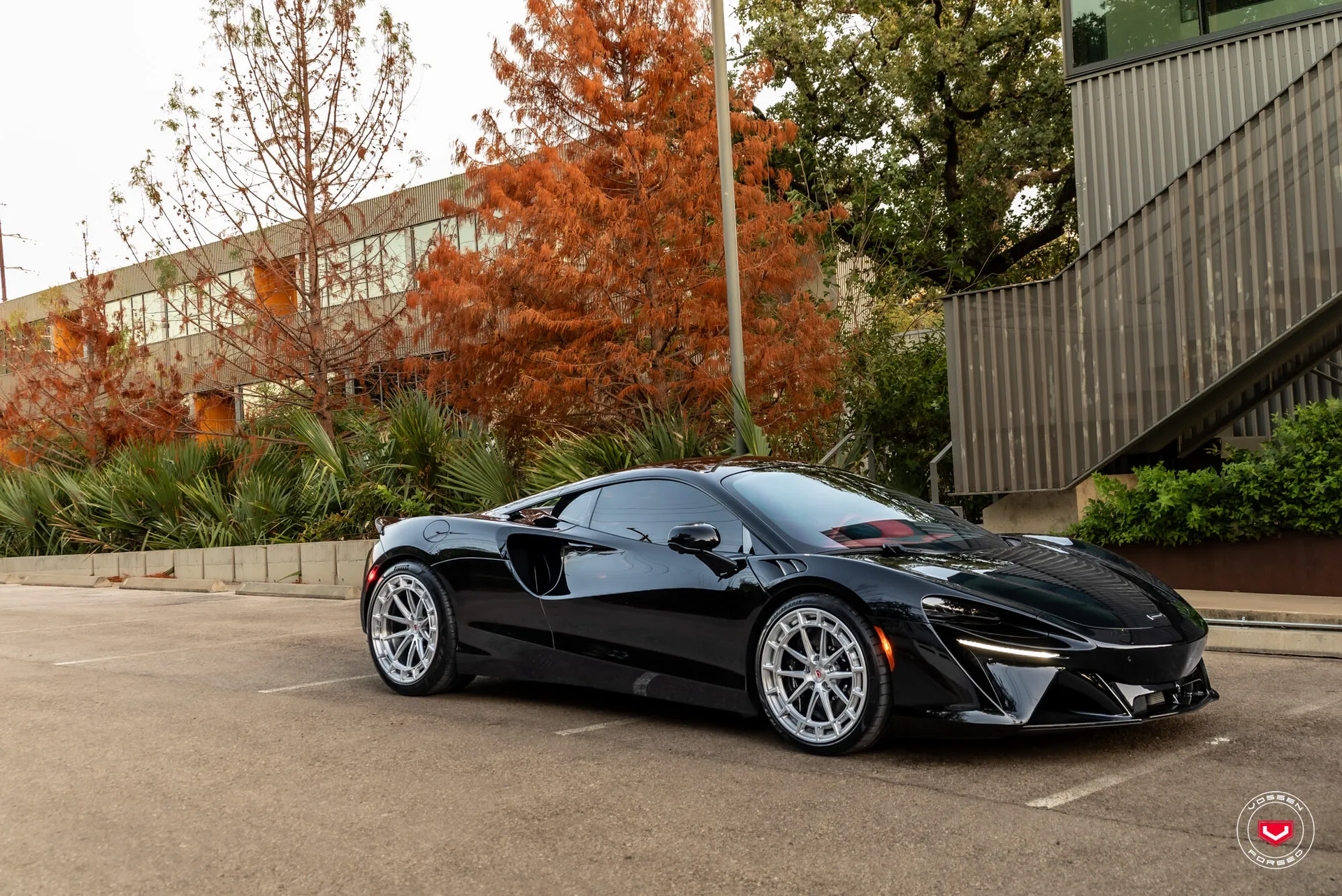 McLaren Artura, 10