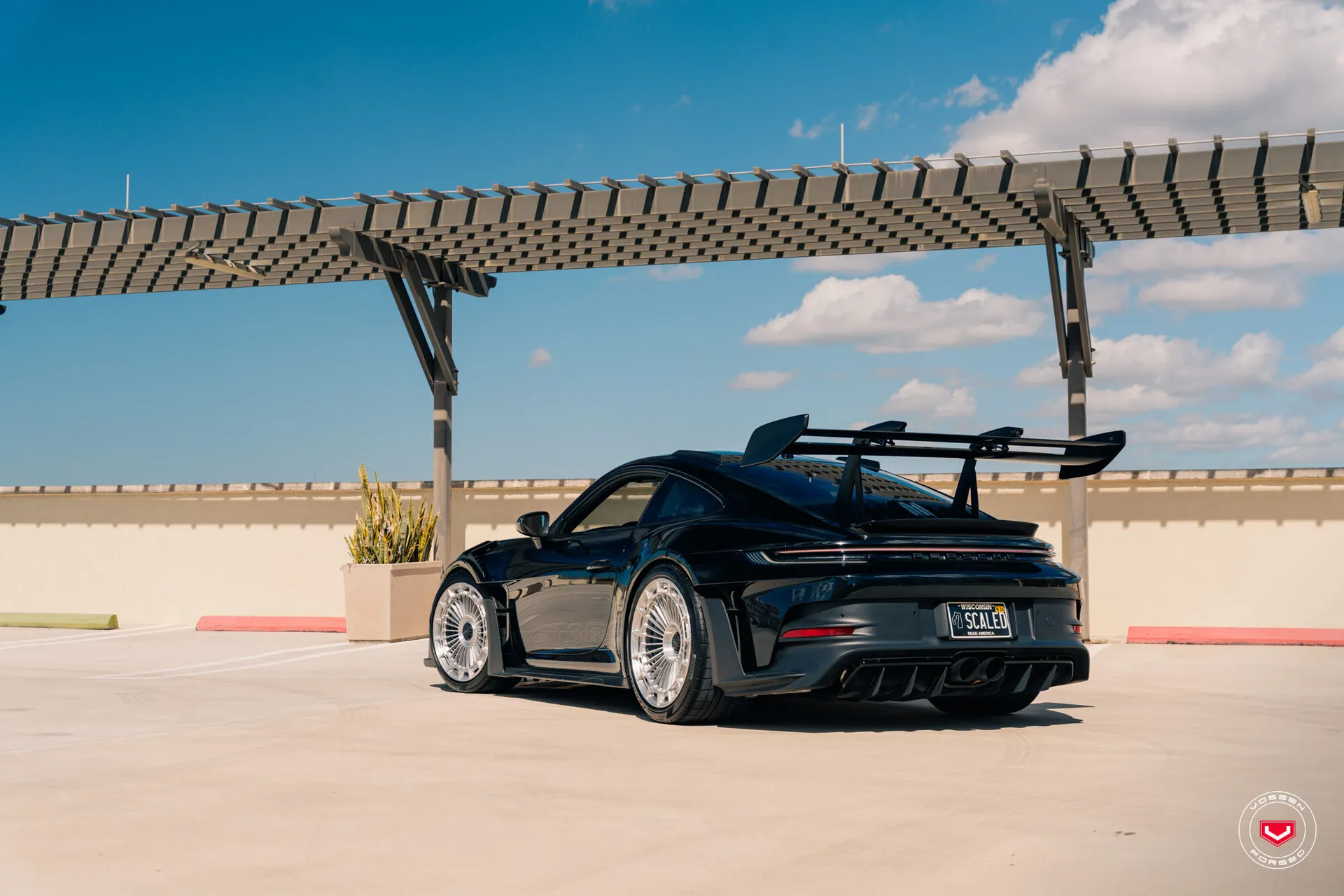 Porsche 992, 8
