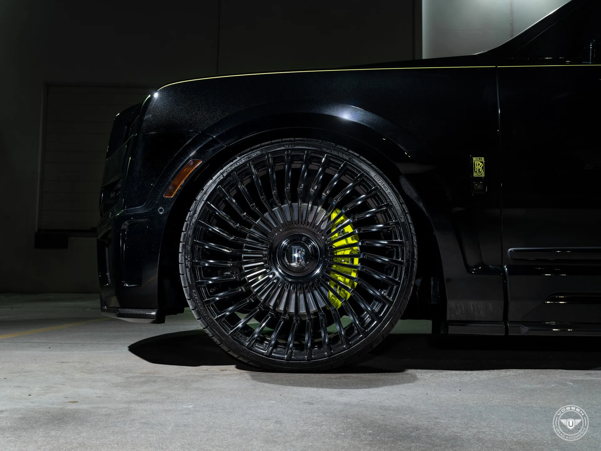 Rolls Royce Cullinan, 3