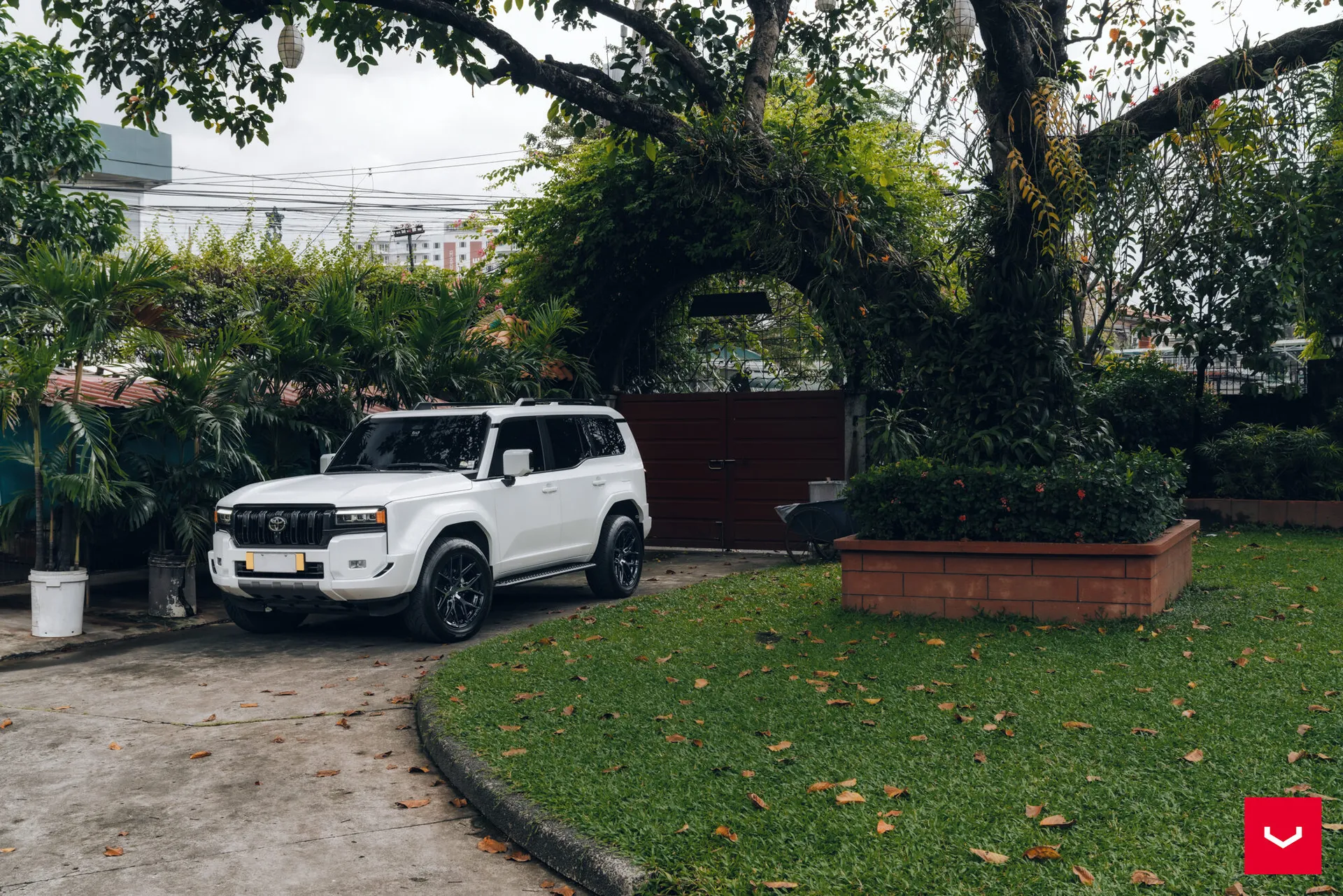 Toyota Land Crusier, 13