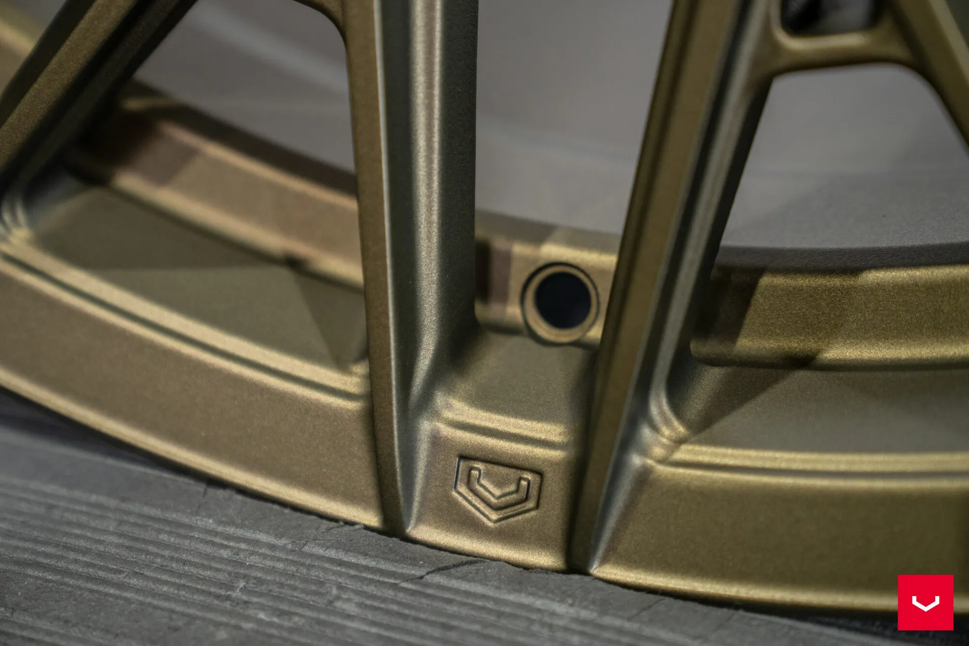 Terra Bronze, 14