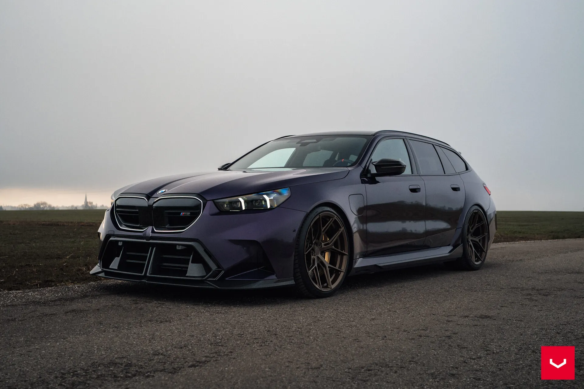 BMW 5 Series / M5, 1