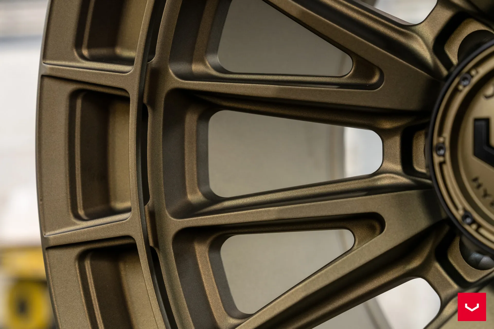 Terra Bronze, 9