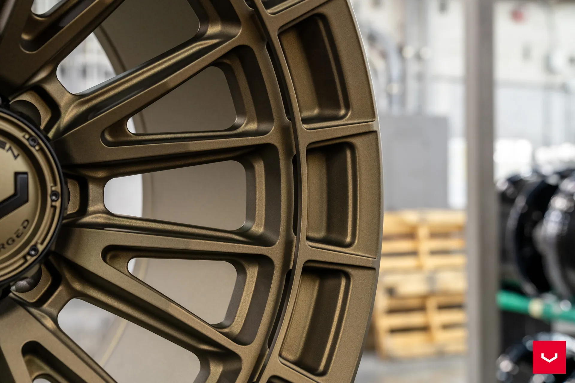Terra Bronze, 3