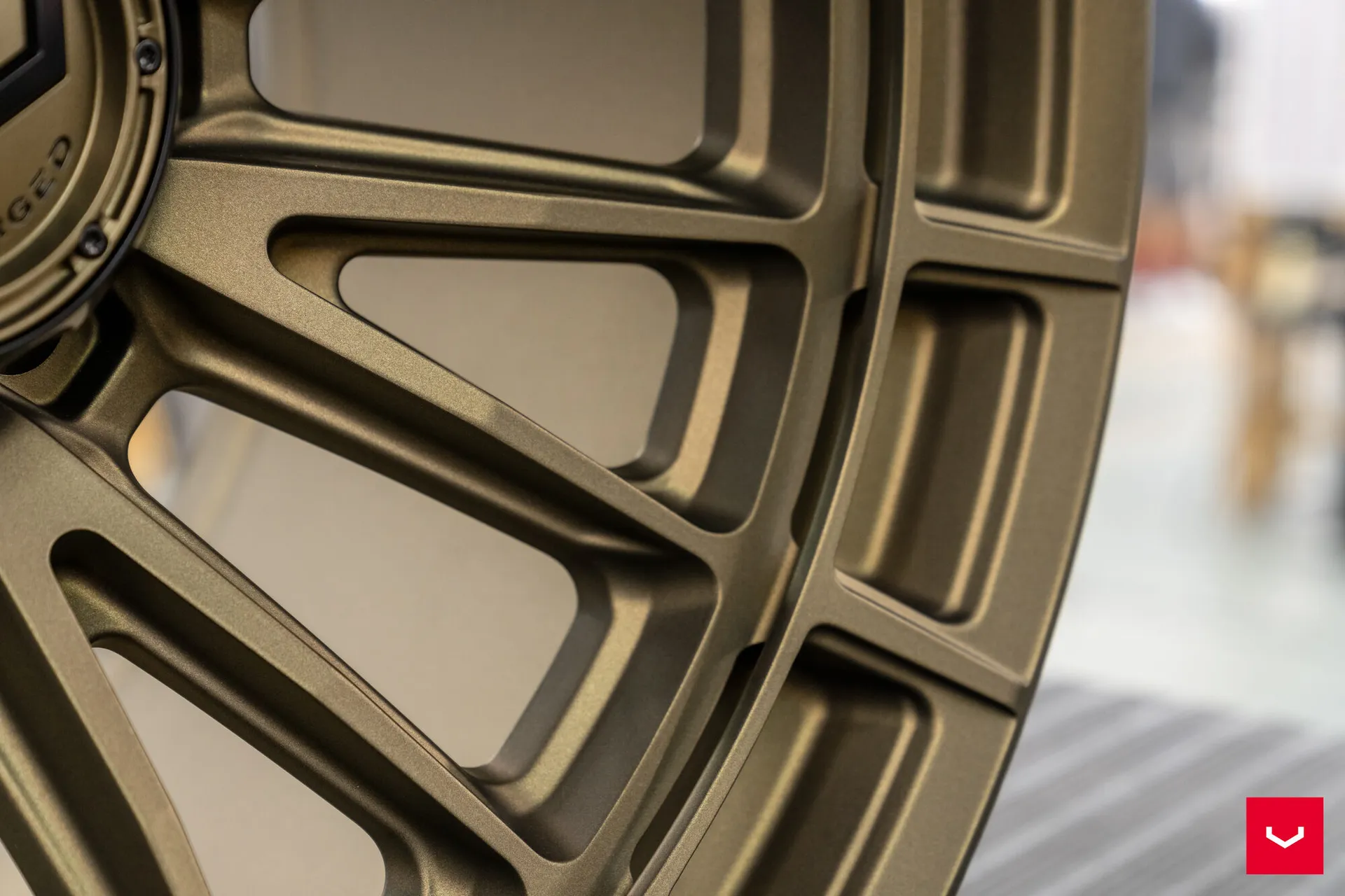 Terra Bronze, 18