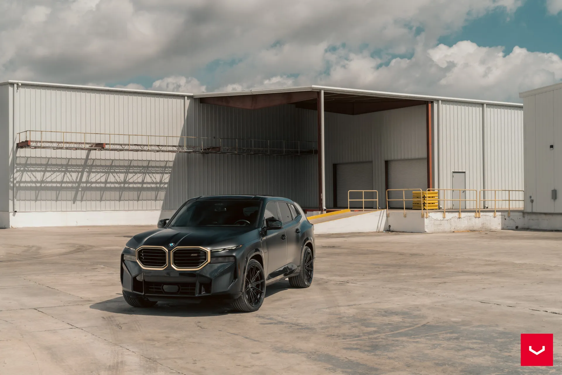 BMW XM, 5
