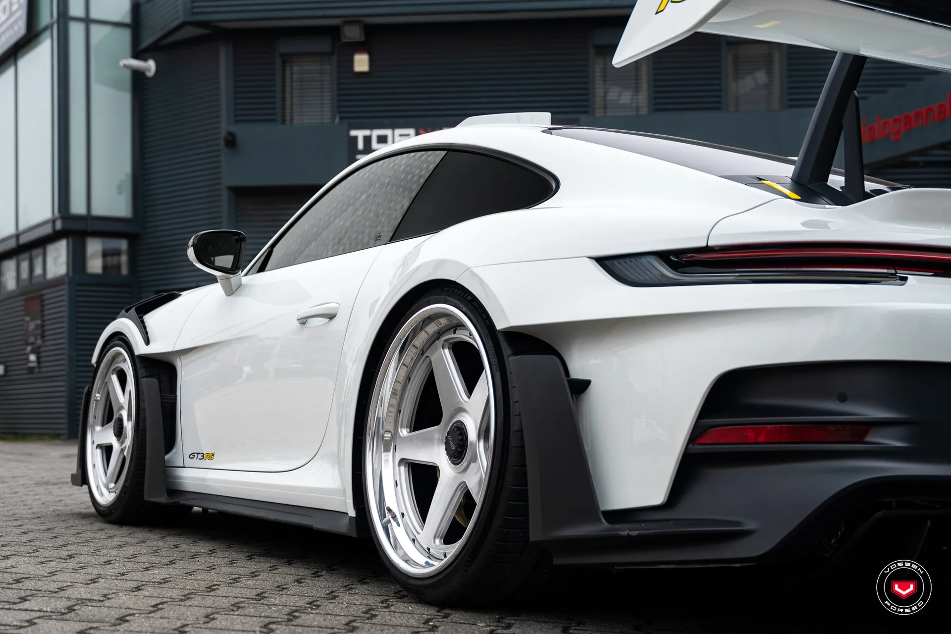 Porsche 992, 6