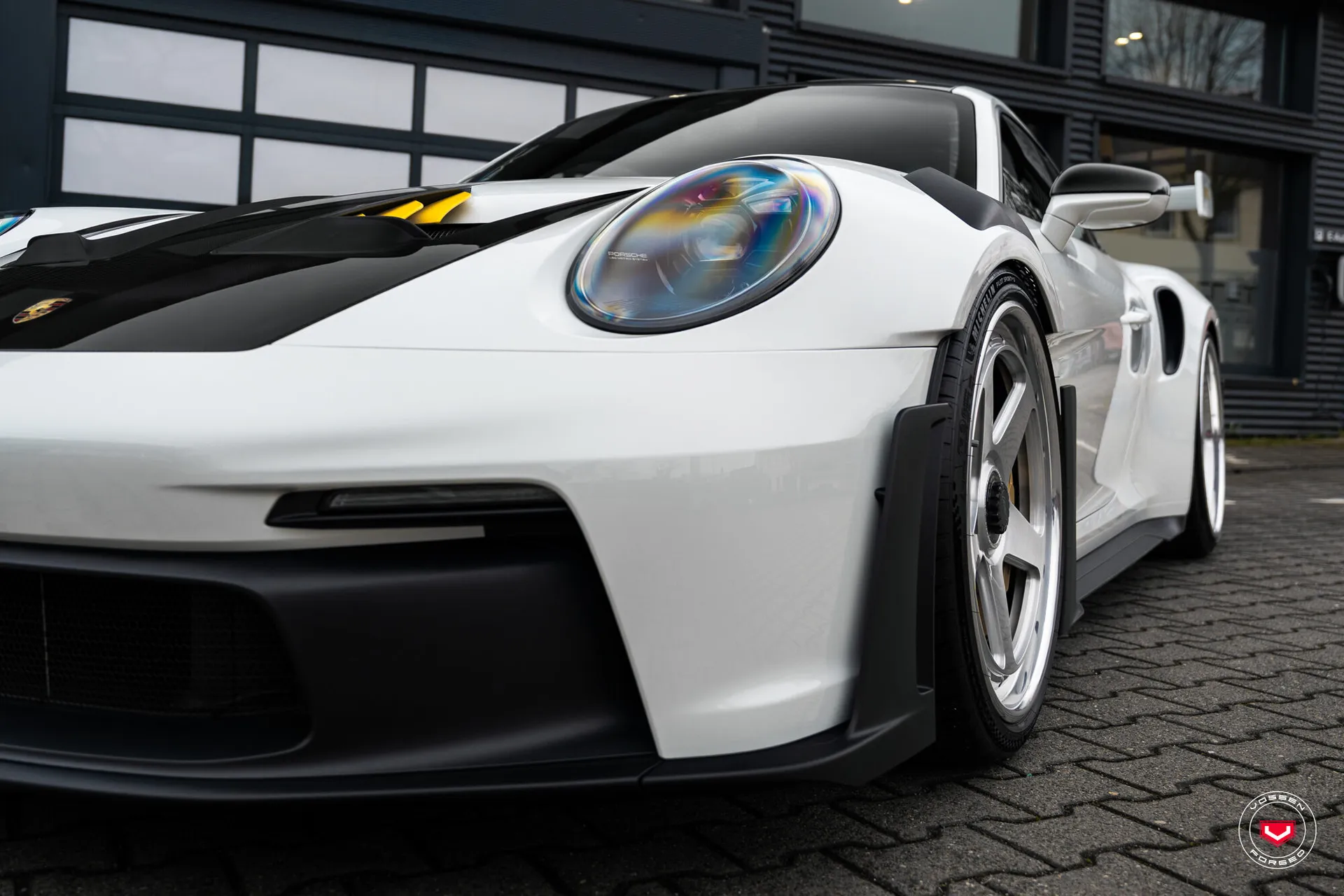 Porsche 992, 8