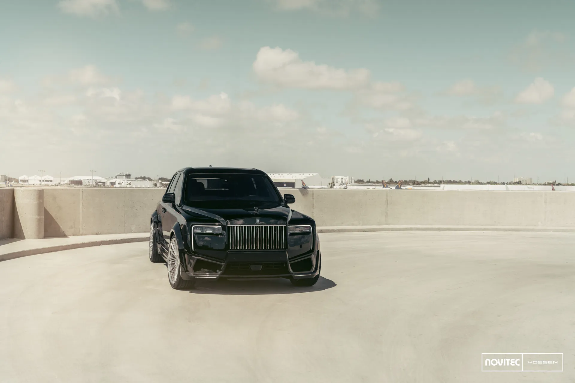 Rolls Royce Cullinan, 12