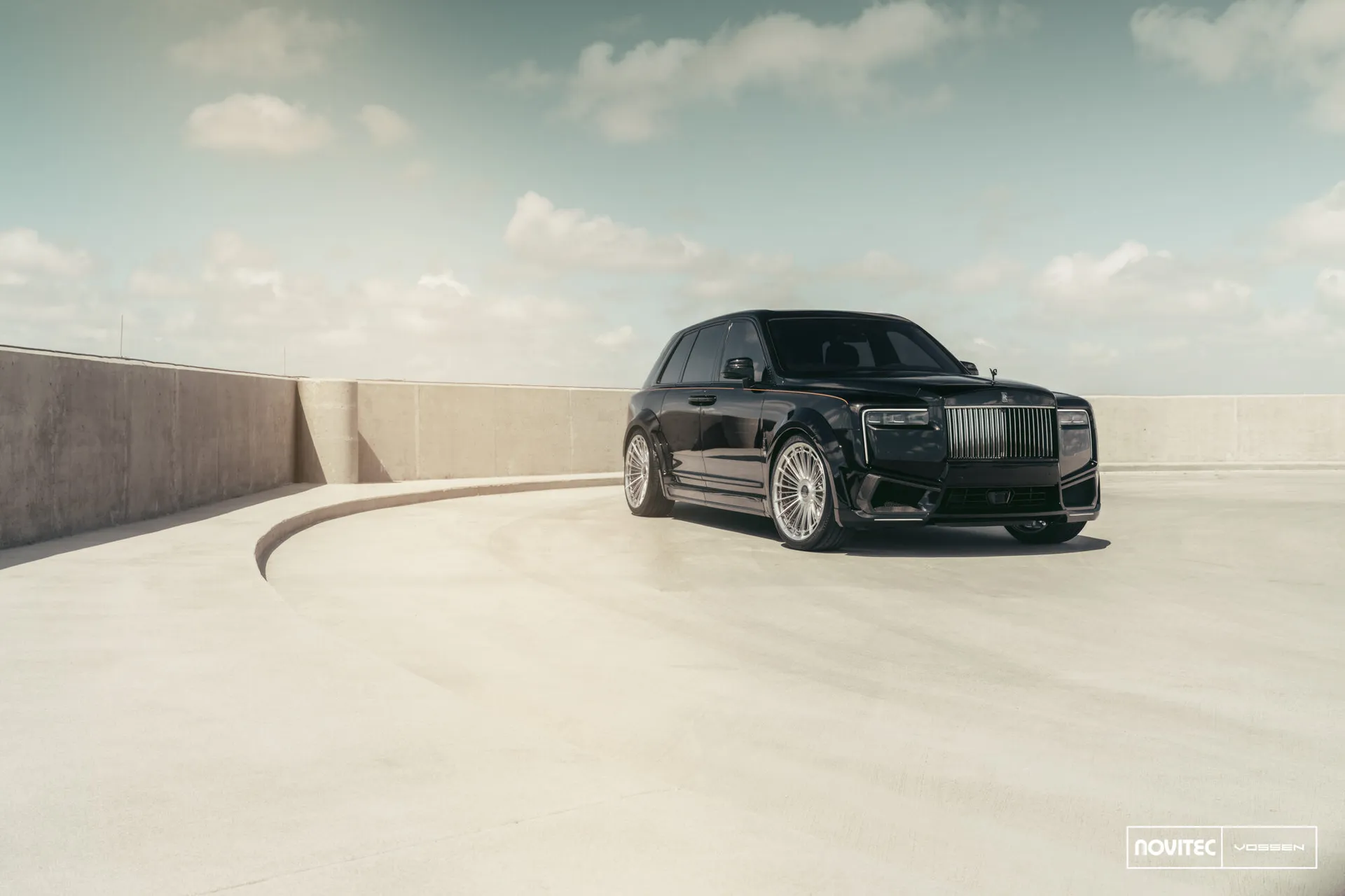 Rolls Royce Cullinan, 10