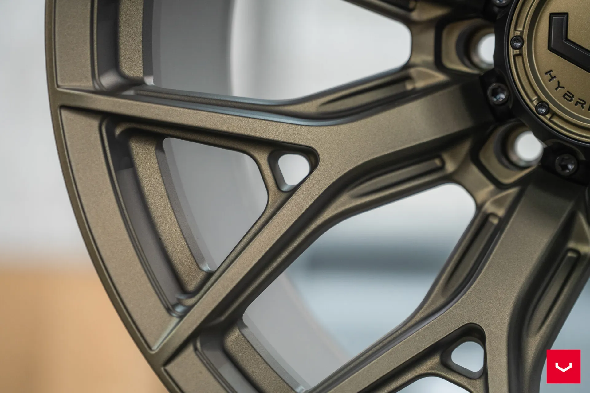 Terra Bronze, 18