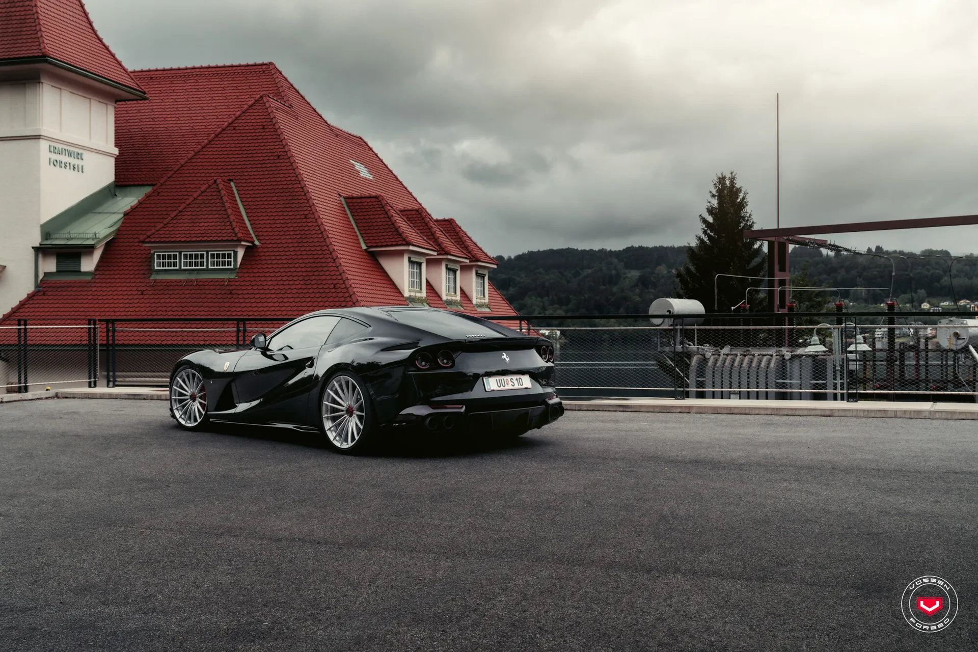 Ferrari 812, 2