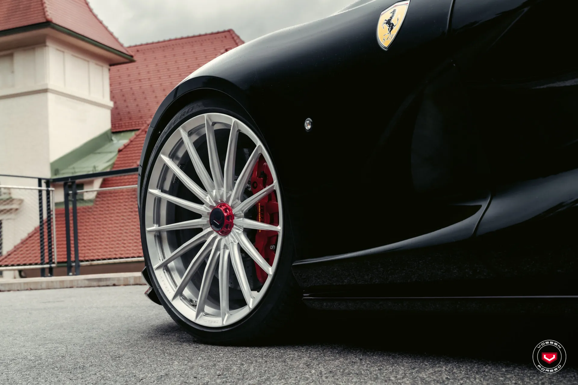 Ferrari 812, 3