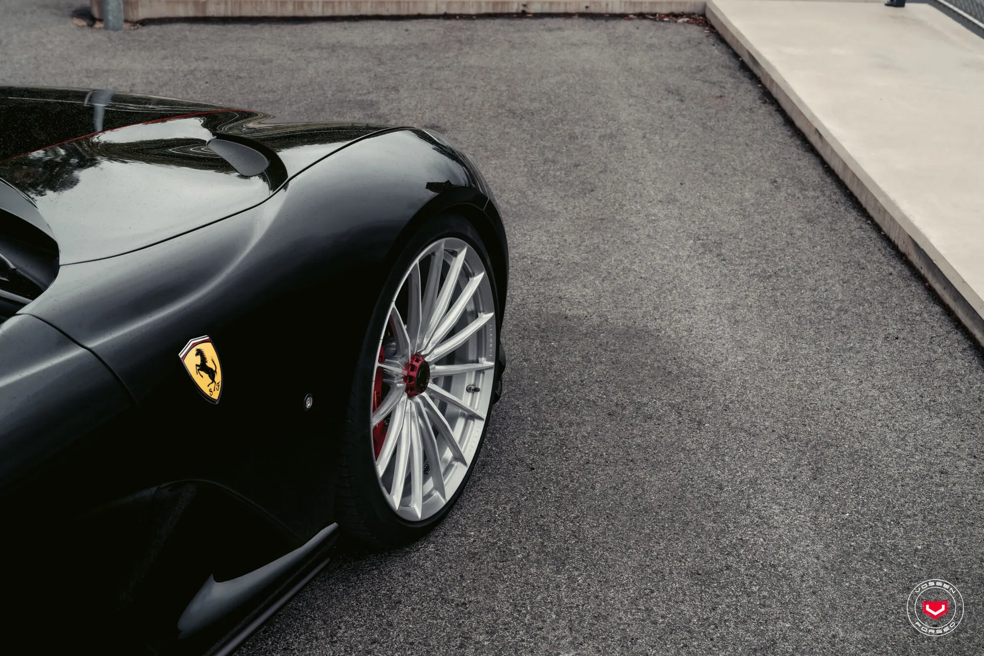 Ferrari 812, 8