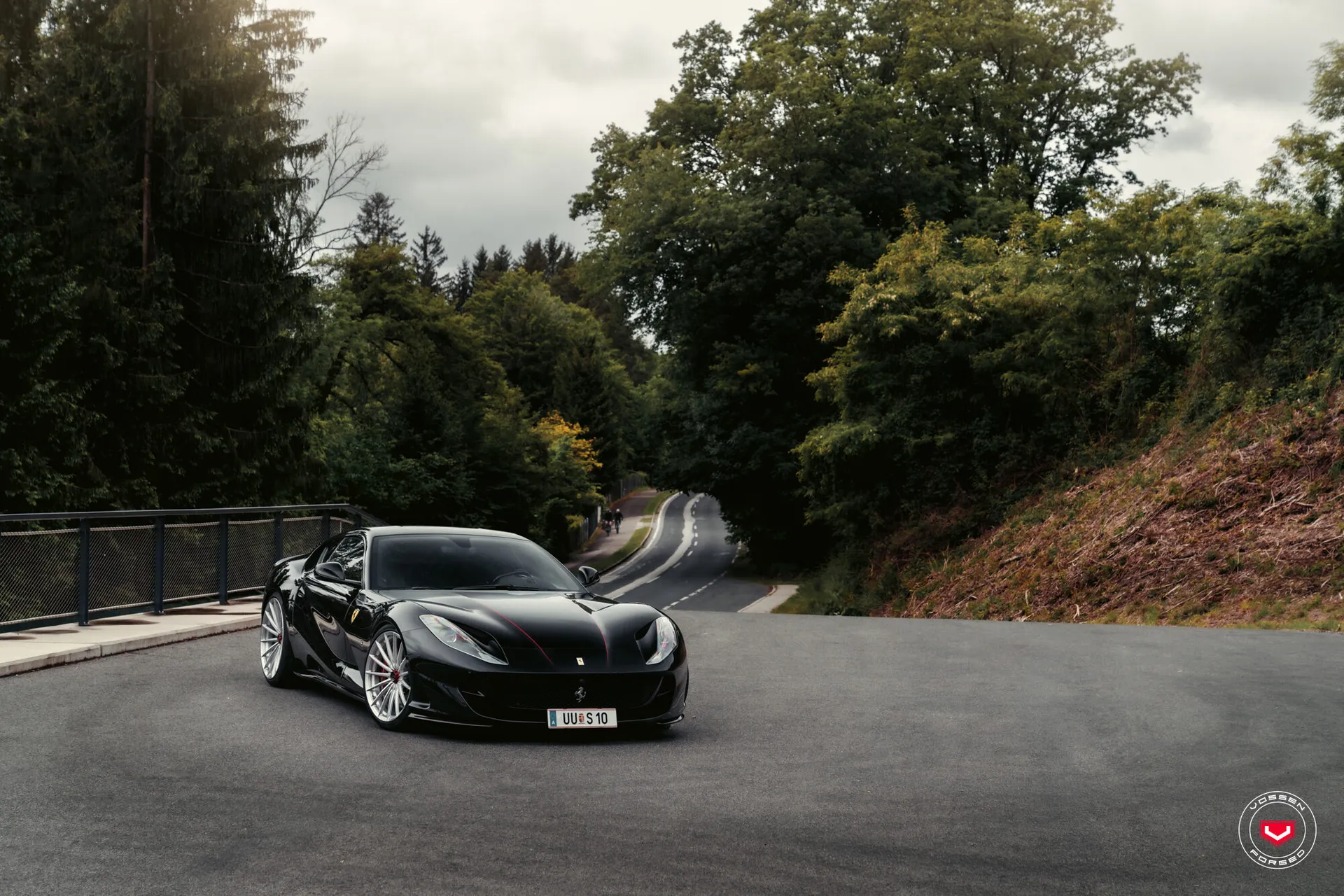 Ferrari 812, 6