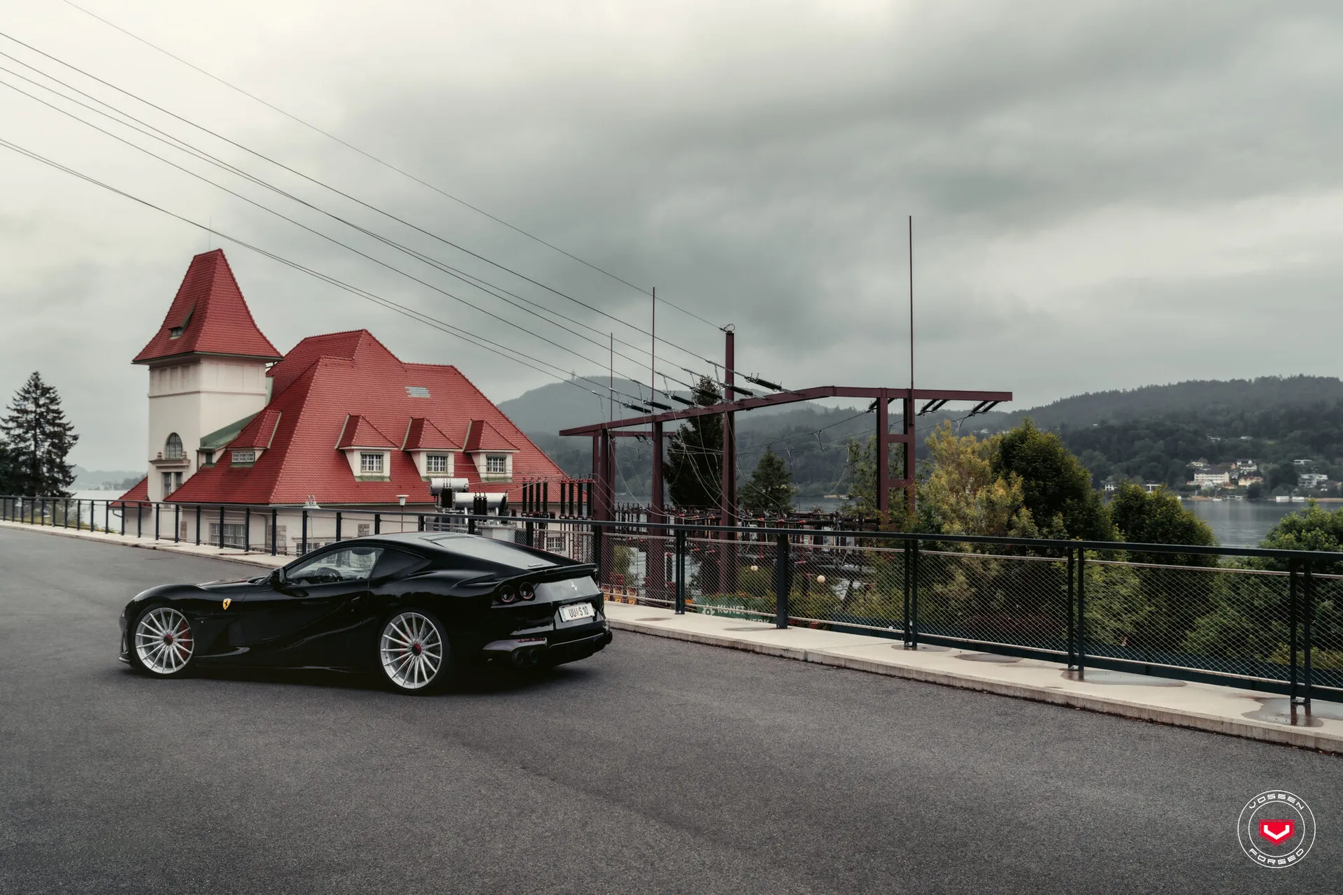Ferrari 812, 5