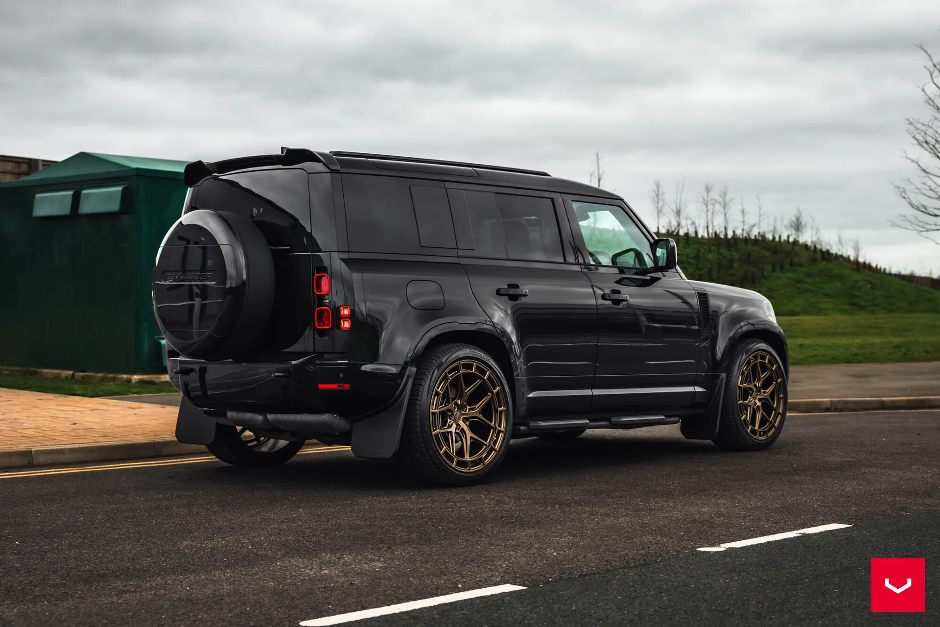 Land Rover Defender, 3